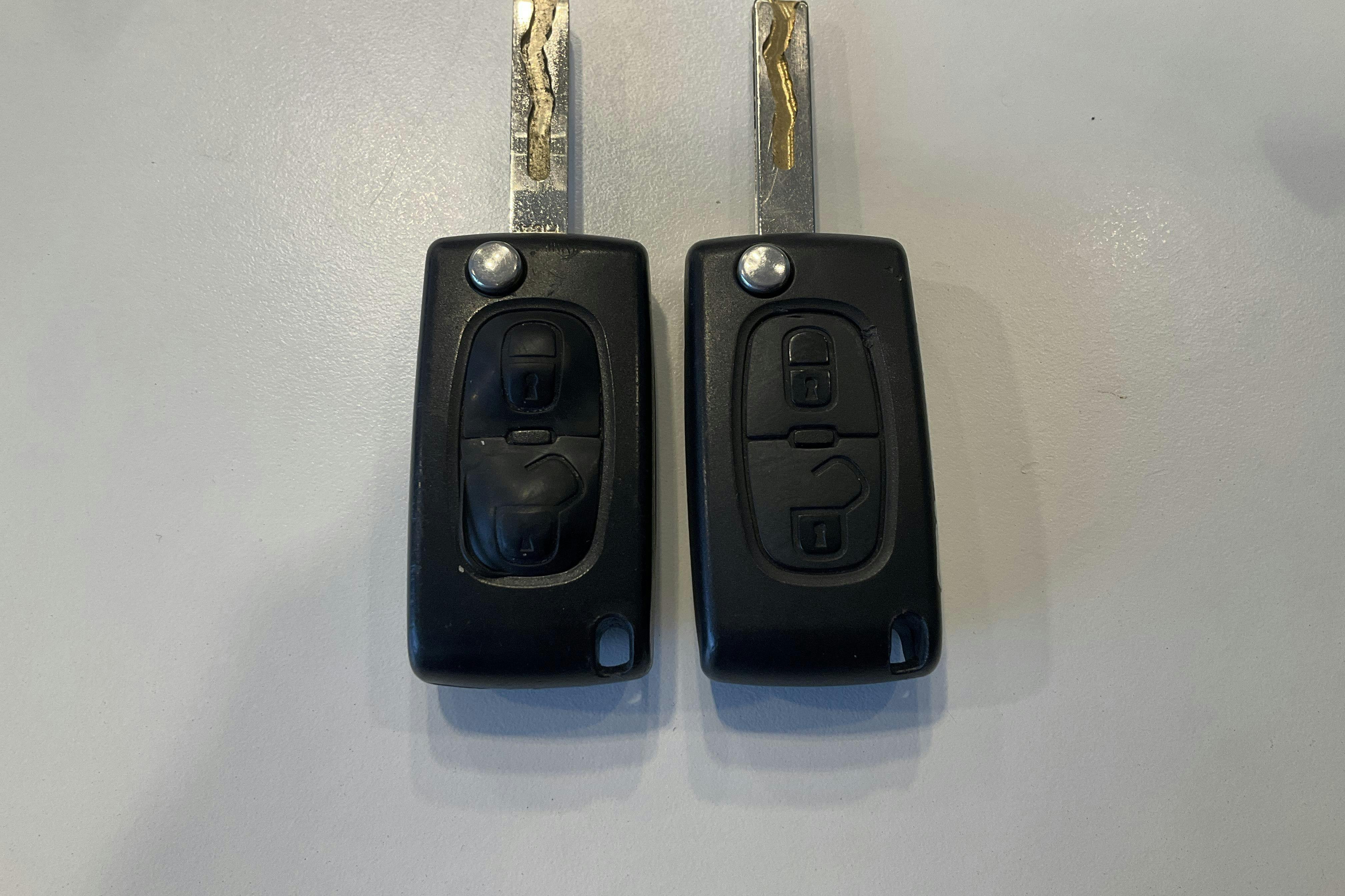 Presentation photo 21 of 21: Peugeot 5008 PureTech (130hk) - 165 030 km - Manual - gray - 2016