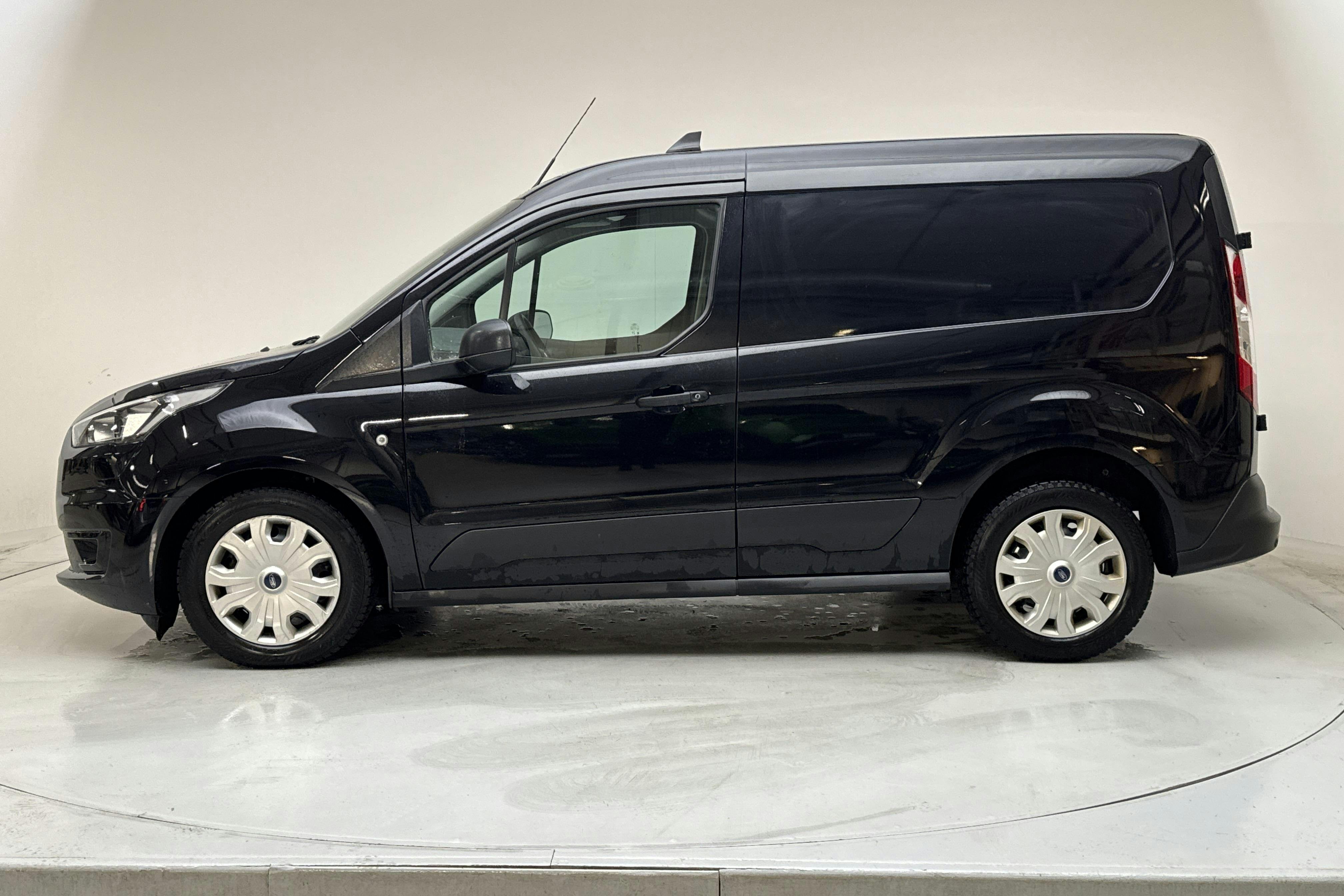 Præsentationsfoto 2 af 14: Ford Transit Connect 1.0T Ecoboost E85 (100hk) - 29 070 kilometer - Manuel - Sort - 2023