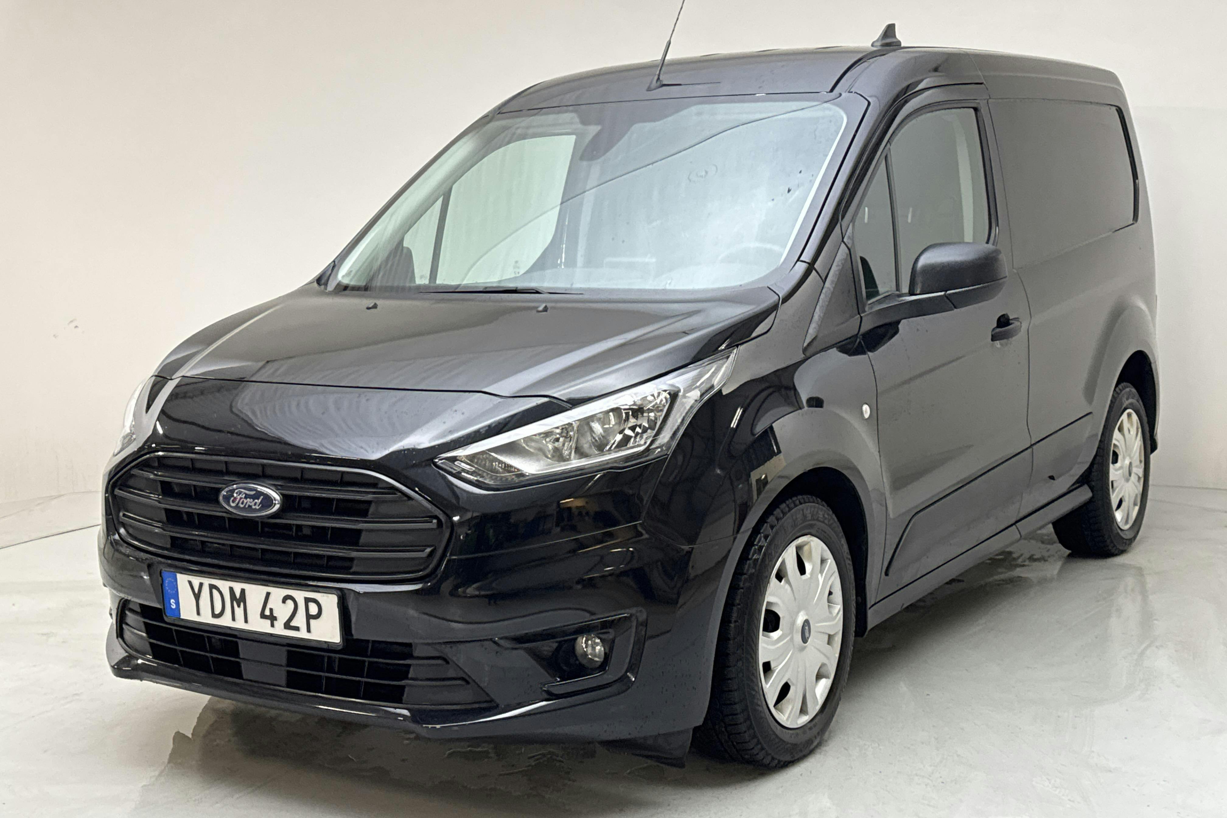 Præsentationsfoto 1 af 14: Ford Transit Connect 1.0T Ecoboost E85 (100hk) - 29 070 kilometer - Manuel - Sort - 2023