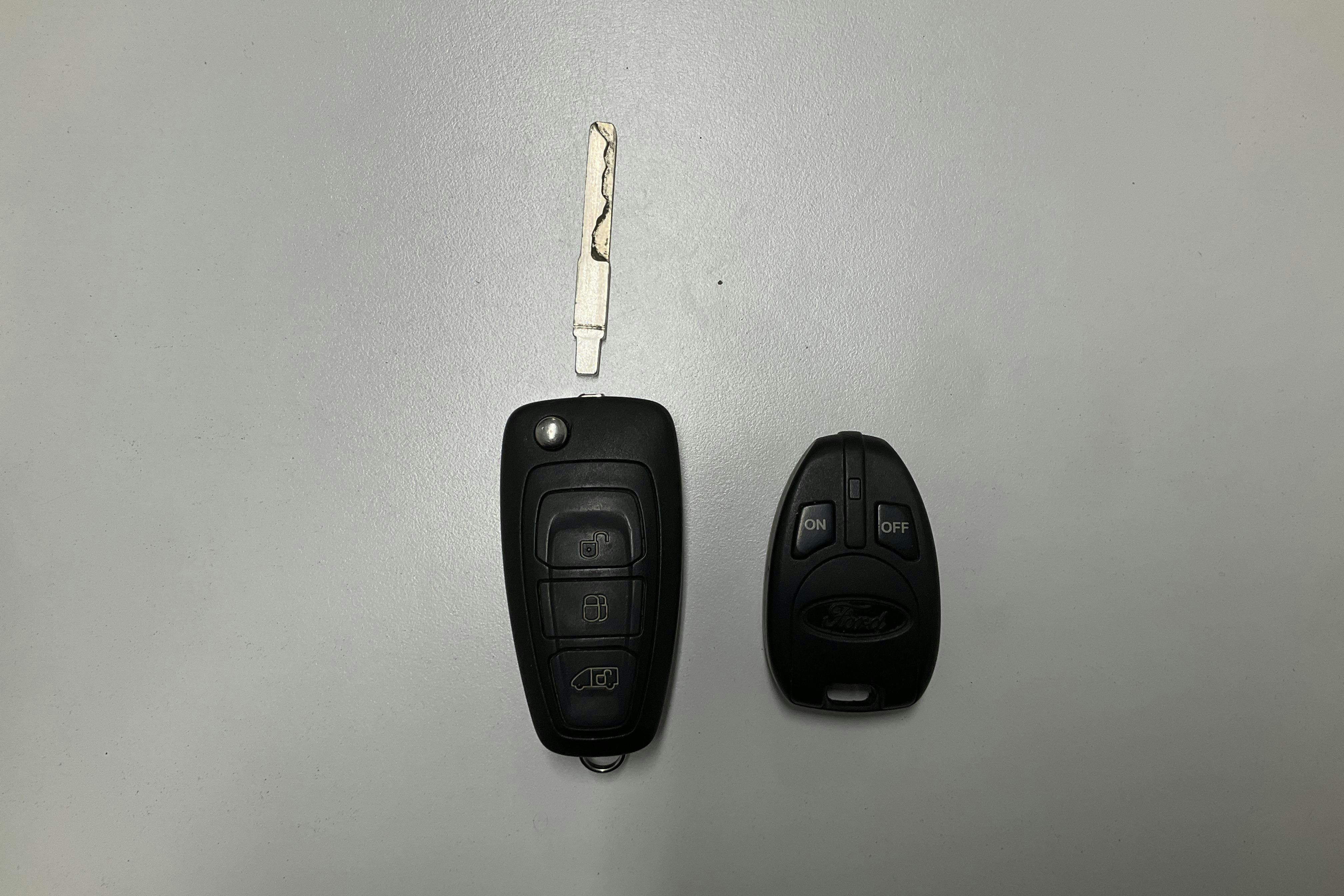 Præsentationsfoto 14 af 14: Ford Transit 350 2.0 TDCi AWD Skåp (130hk) - 114 060 kilometer - Manuel - Hvid - 2018