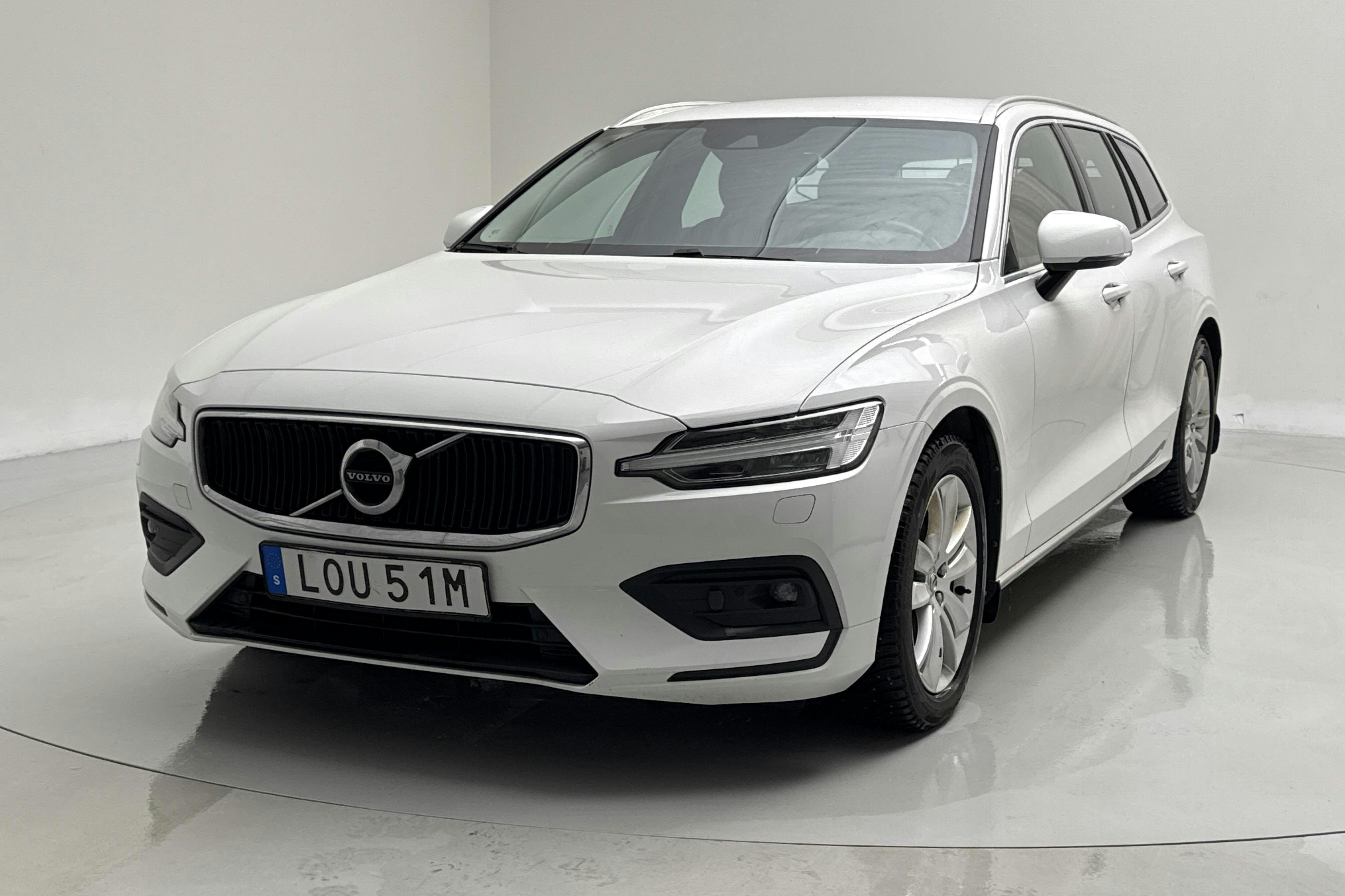 Presentation photo 1 of 13: Volvo V60 B4 Mildhybrid, Diesel (197hk) - 121 600 km - Automatic - white - 2021
