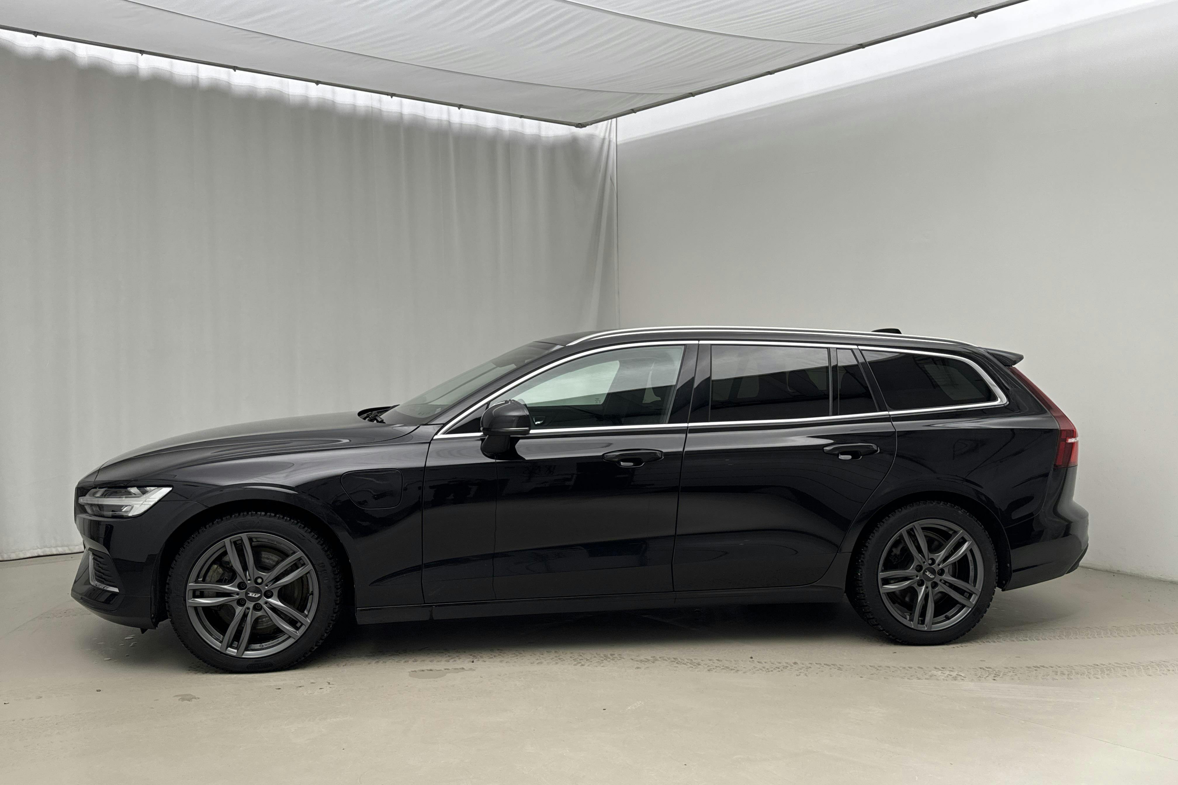 Presentation photo 2 of 19: Volvo V60 T6 AWD Recharge (350hk) - 60 010 km - Automatic - black - 2023