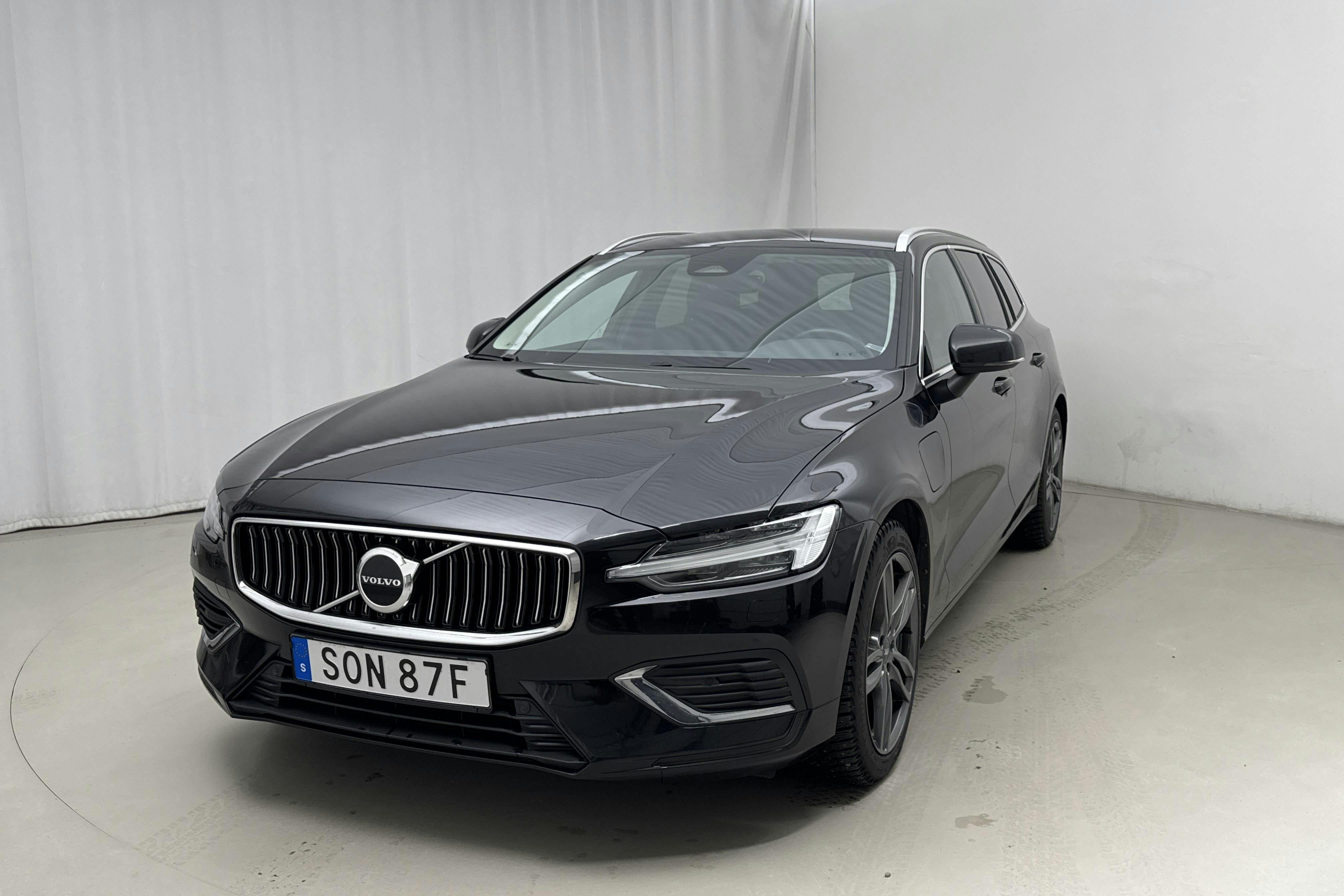 Presentation photo 1 of 19: Volvo V60 T6 AWD Recharge (350hk) - 60 010 km - Automatic - black - 2023
