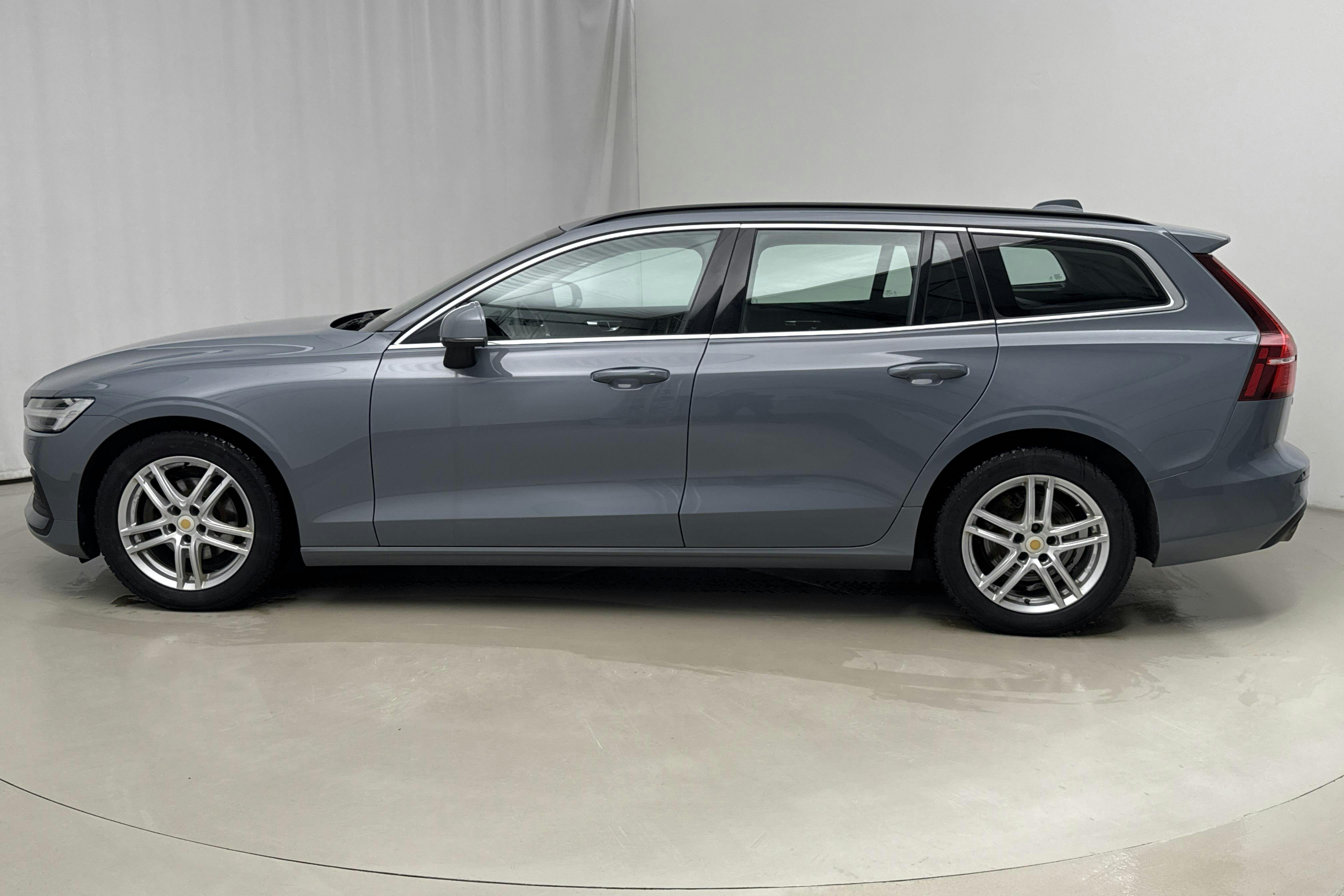 Presentationsfoto 2 av 18: Volvo V60 B4 Mildhybrid, Diesel (197hk) - 12 009 mil - Automat - grå - 2022