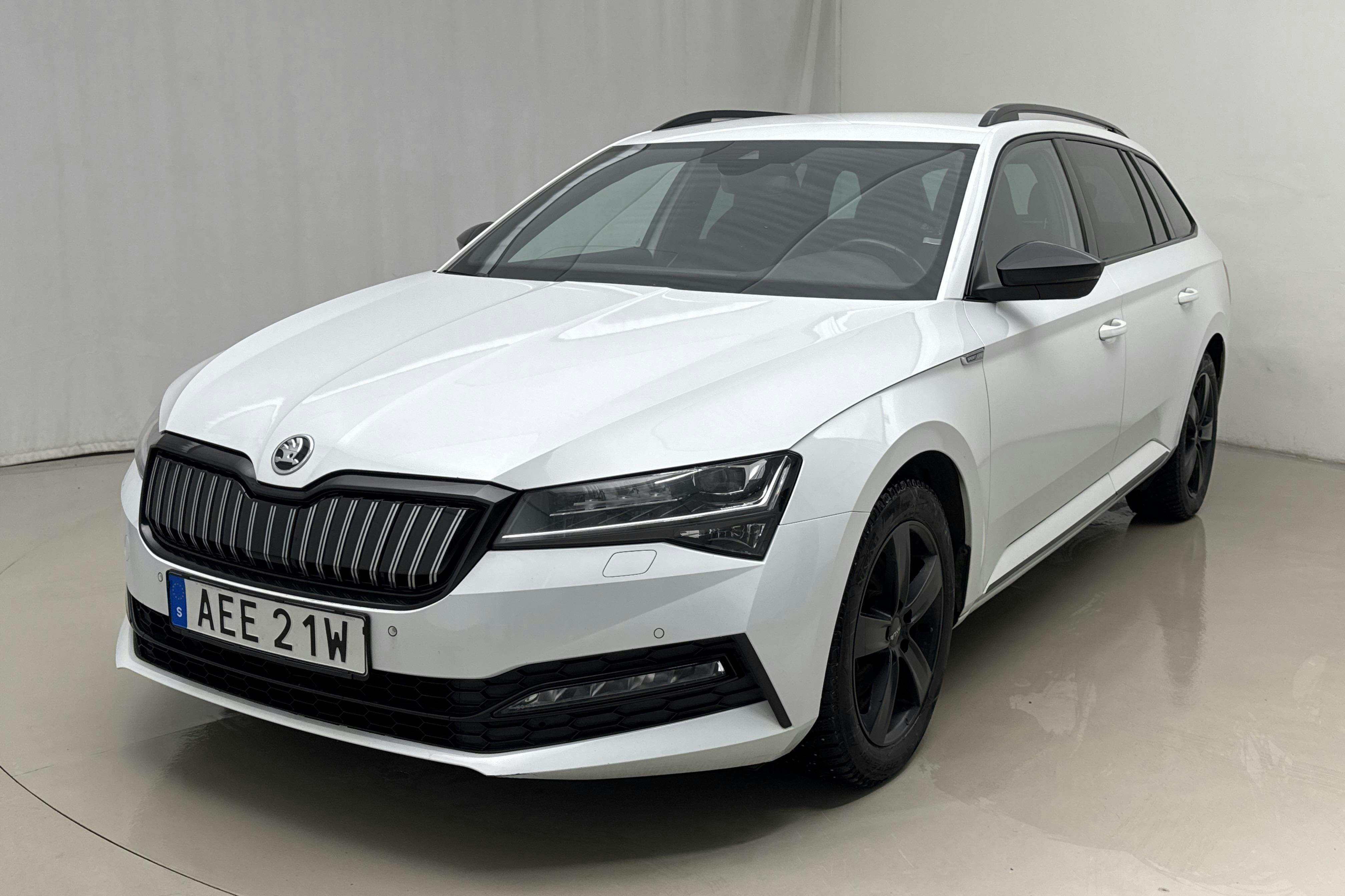 Presentation photo 1 of 20: Skoda Superb 1.4 TSI PHEV Kombi (218hk) - 105 540 km - Automatic - white - 2021