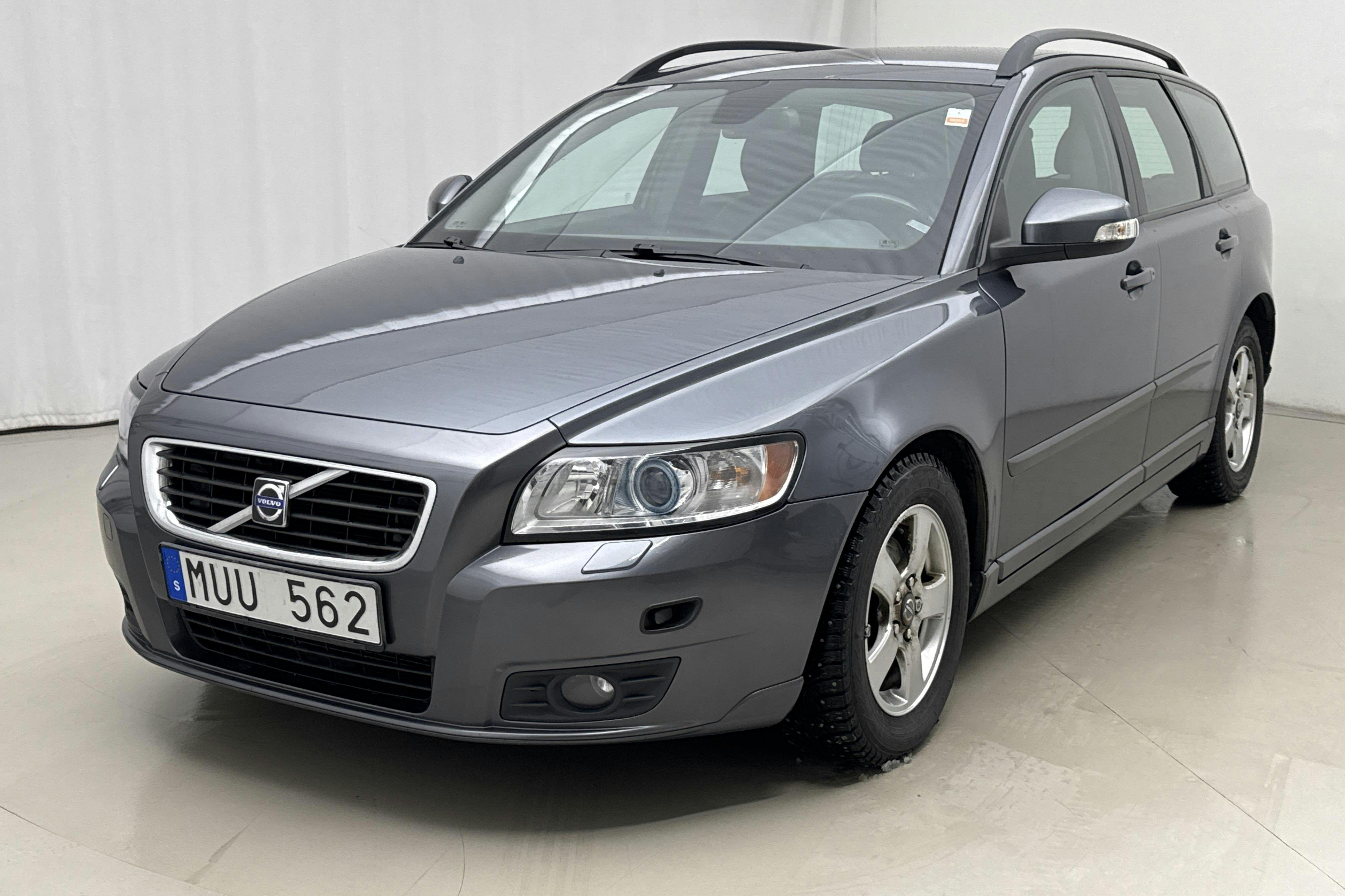 Presentationsfoto 1 av 13: Volvo V50 1.8F (125hk) - 15 693 mil - Manuell - grå - 2010