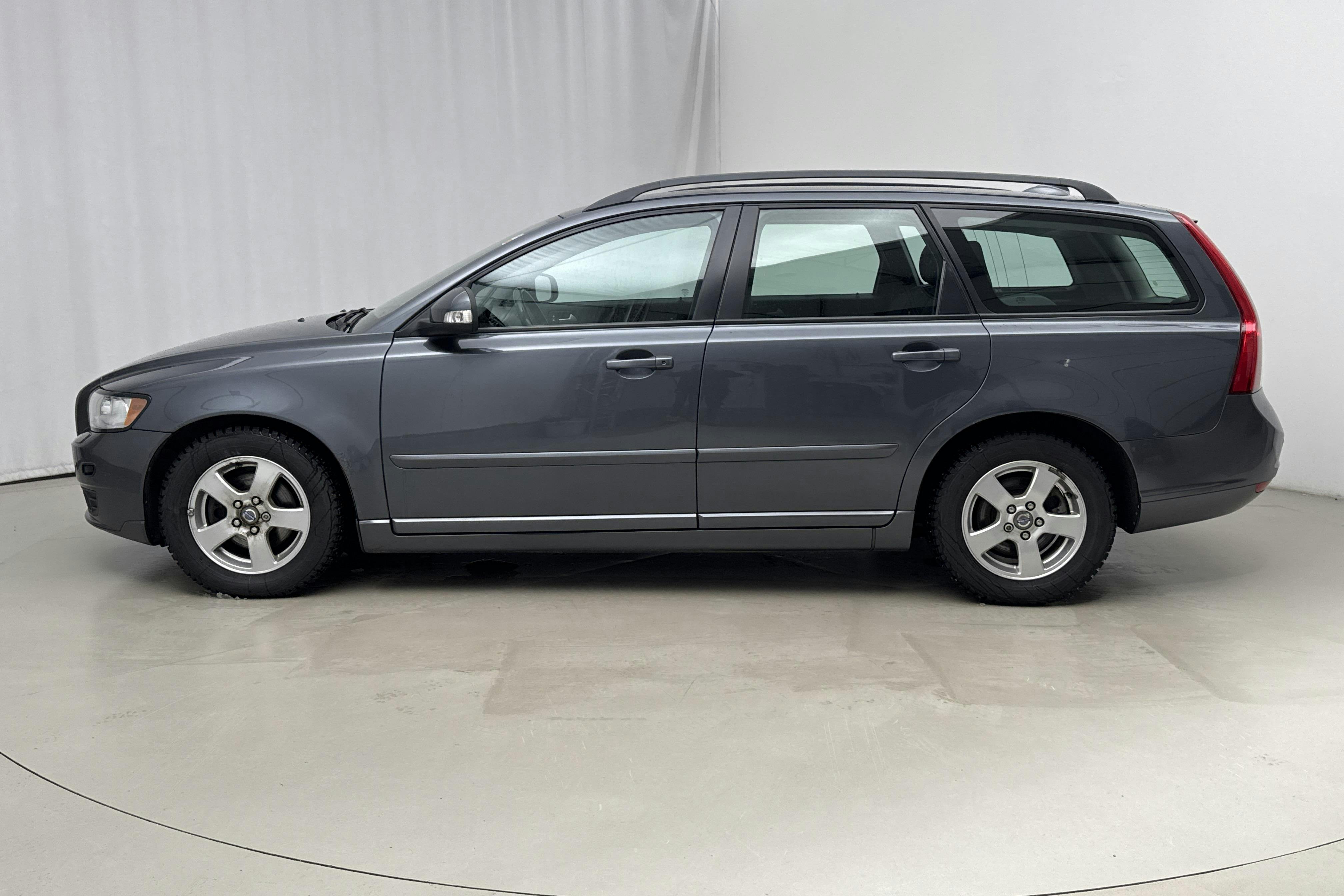 Presentationsfoto 2 av 13: Volvo V50 1.8F (125hk) - 15 693 mil - Manuell - grå - 2010
