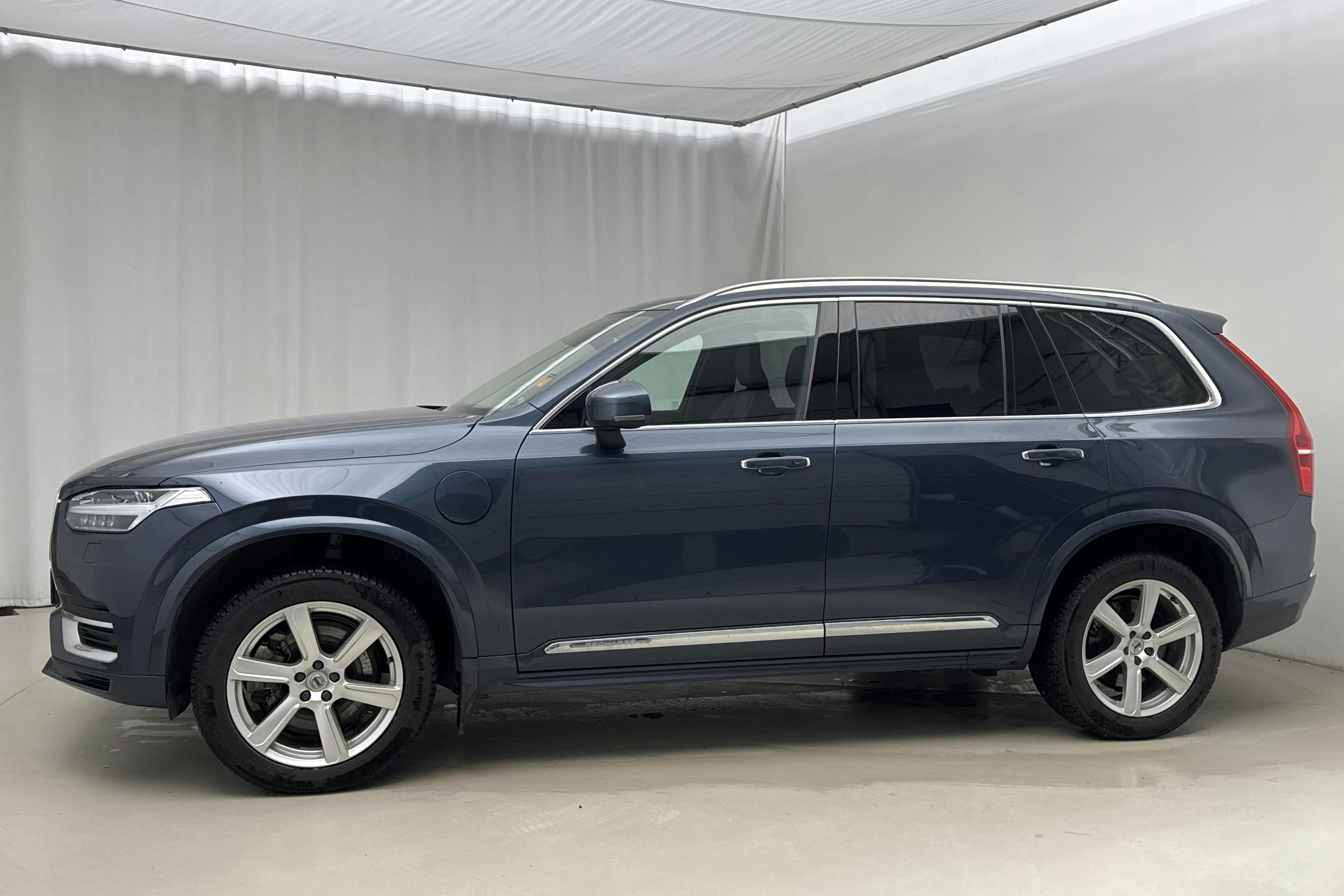 Presentationsfoto 2 av 21: Volvo XC90 T8 AWD Recharge (455hk) - 4 306 mil - Automat - Dark Blue - 2023