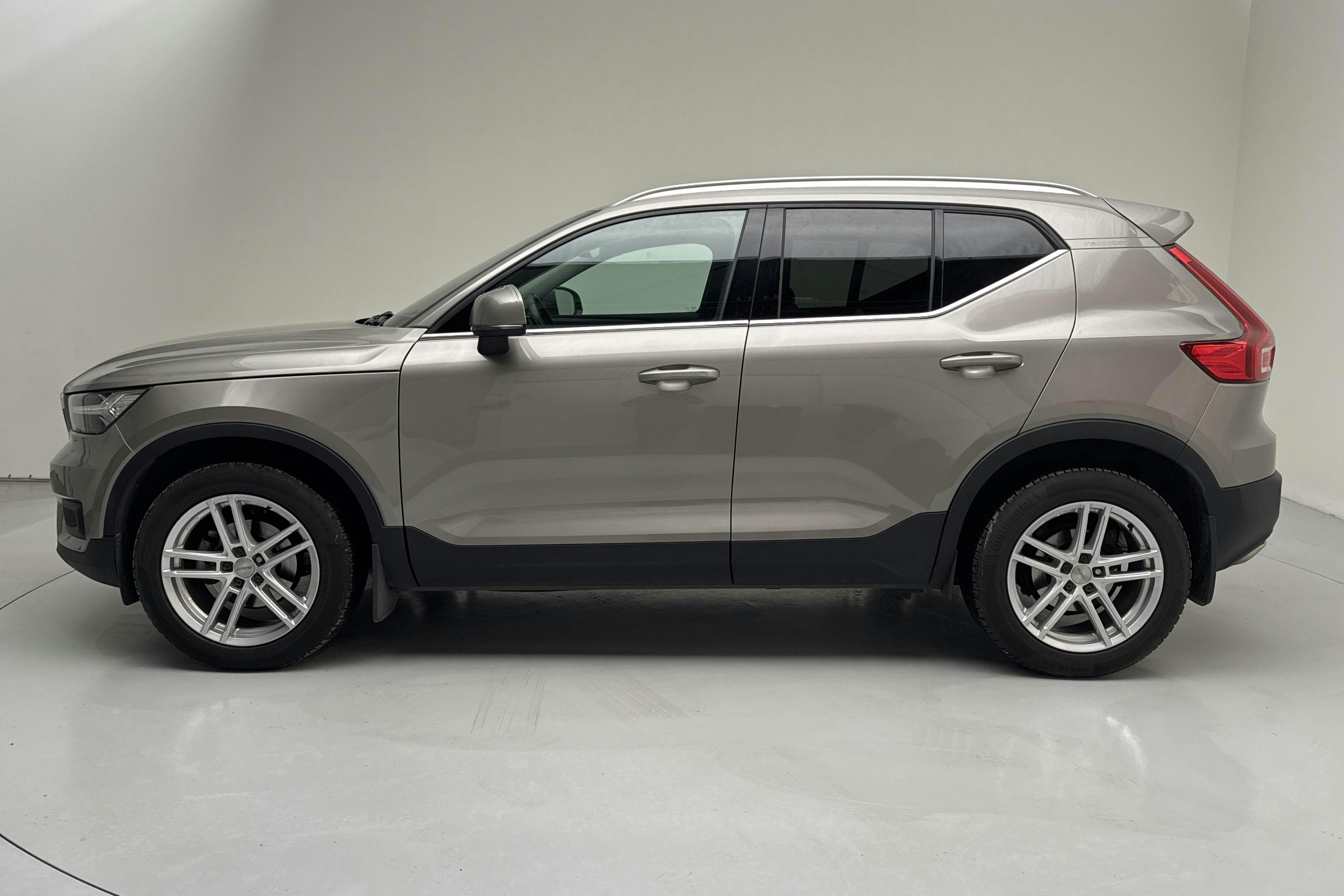 Präsentationsfoto 2 von 17: Volvo XC40 T3 2WD (163hk) - 83 010 Kilometer - Verkaufsautomat - grau - 2020