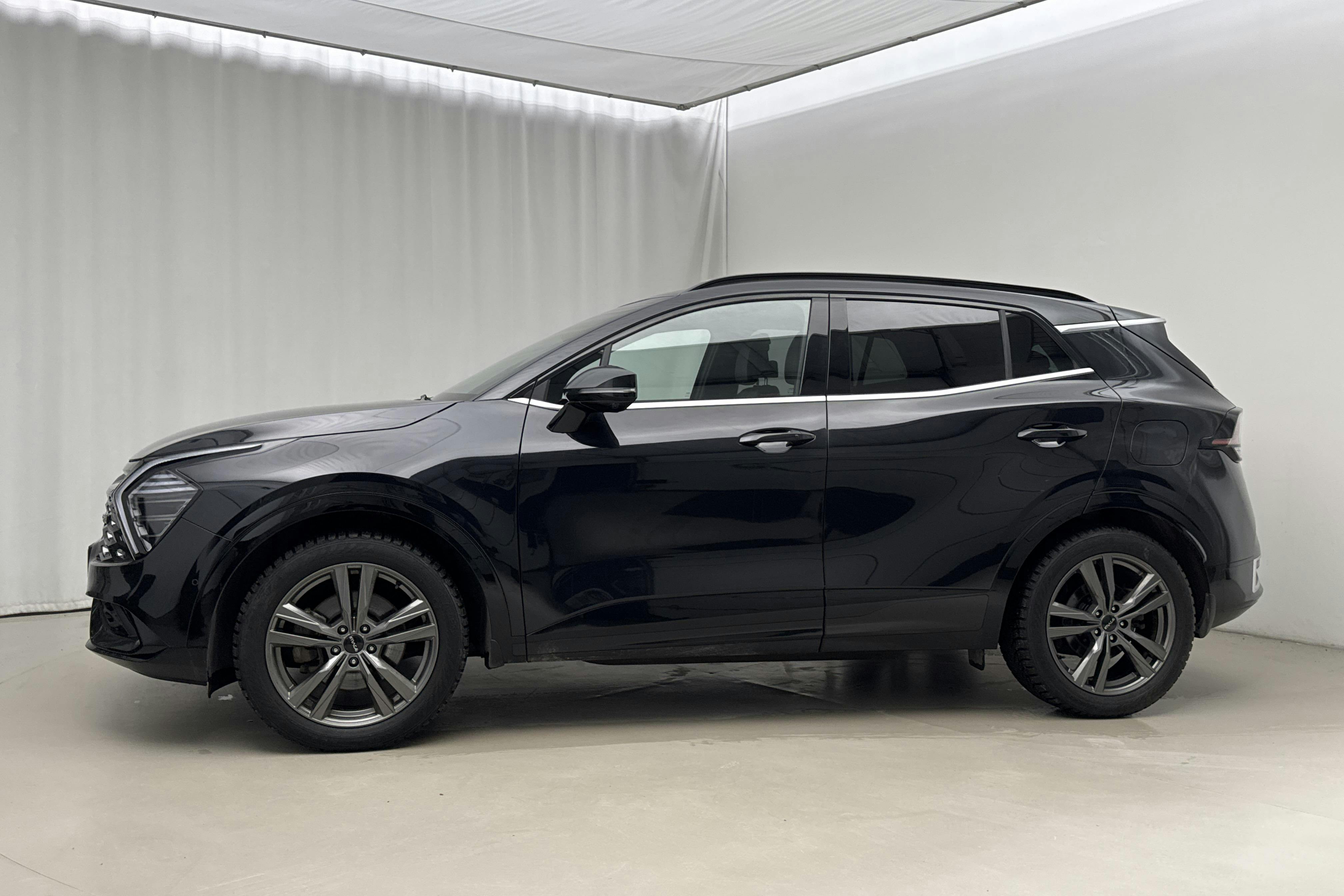 Presentationsfoto 2 av 23: KIA Sportage PHEV AWD (265hk) - 5 123 mil - Automat - svart - 2022