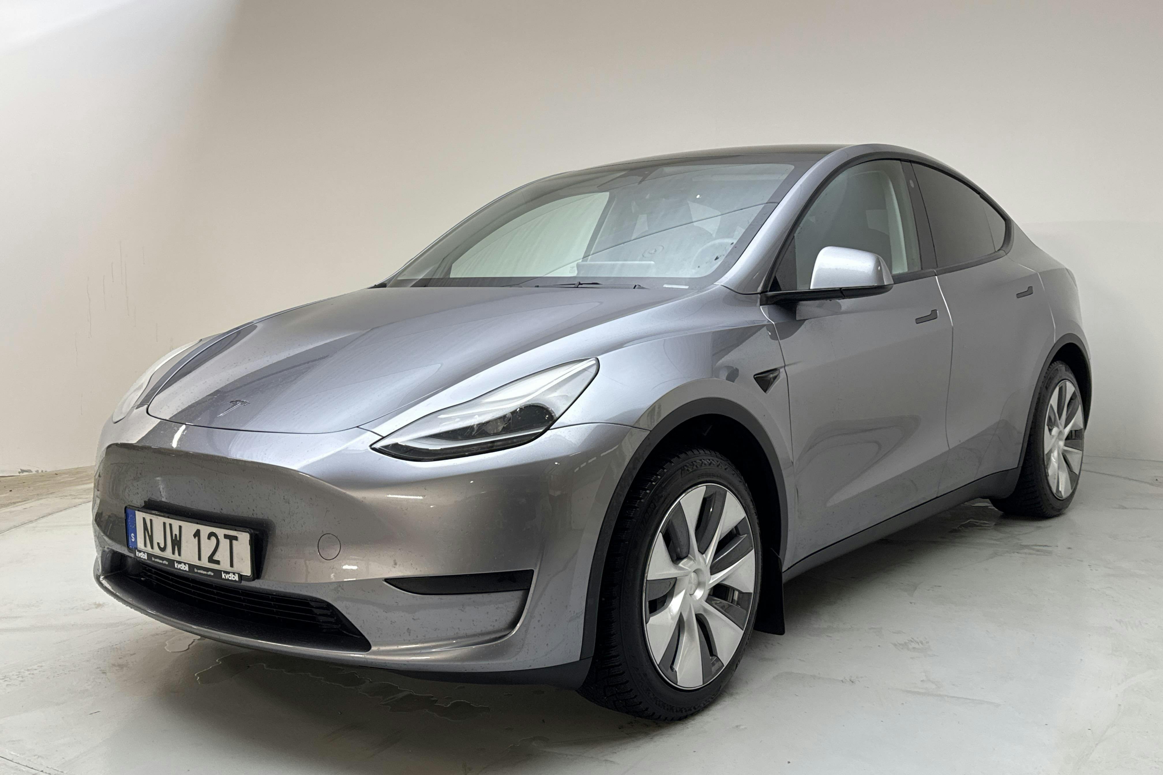 Presentationsfoto 1 av 19: Tesla Model Y Long Range RWD - 5 022 mil - Automat - grå - 2024