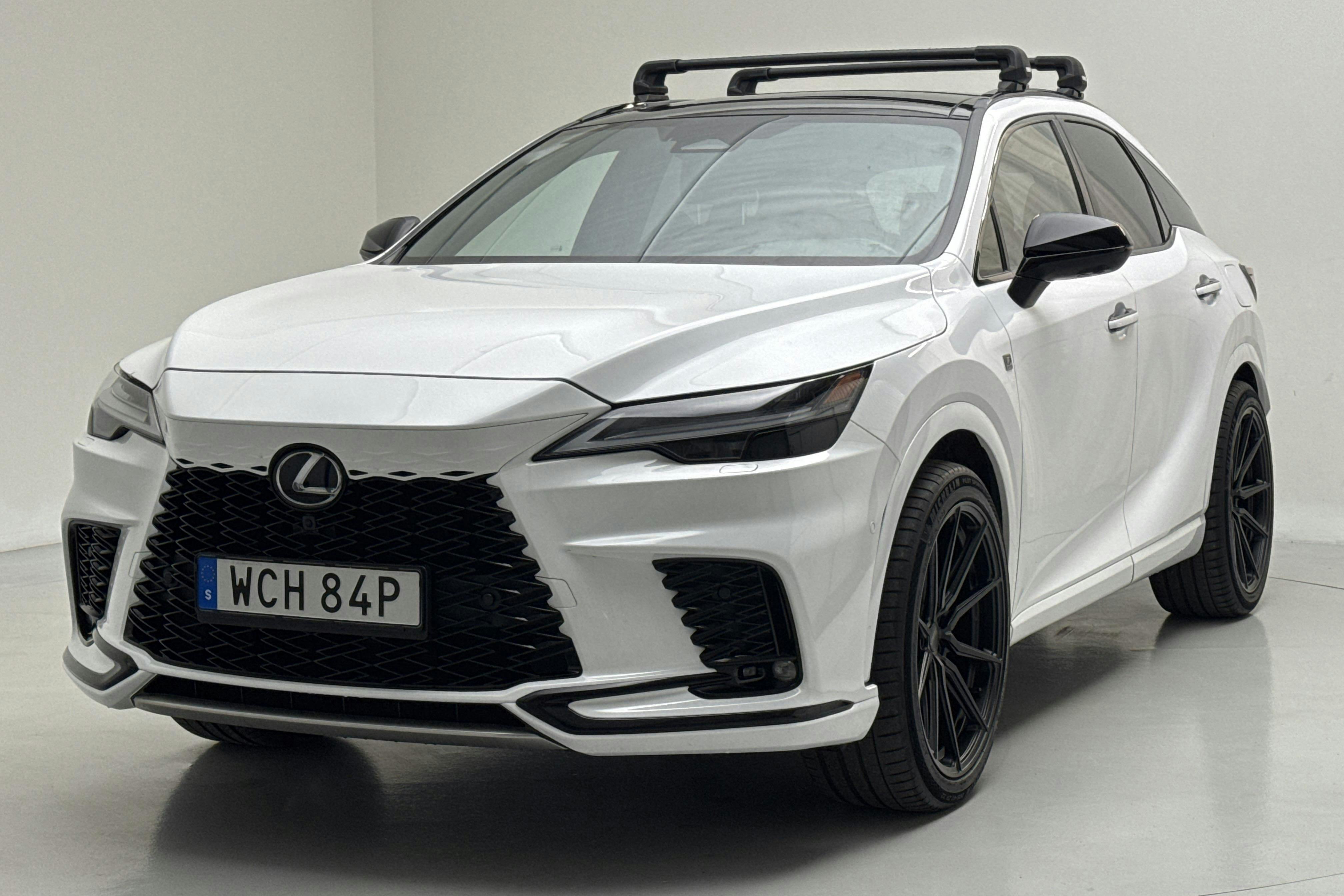 Presentation photo 1 of 20: Lexus RX 500h AWD (371hk) - 59 160 km - Automatic - white - 2023