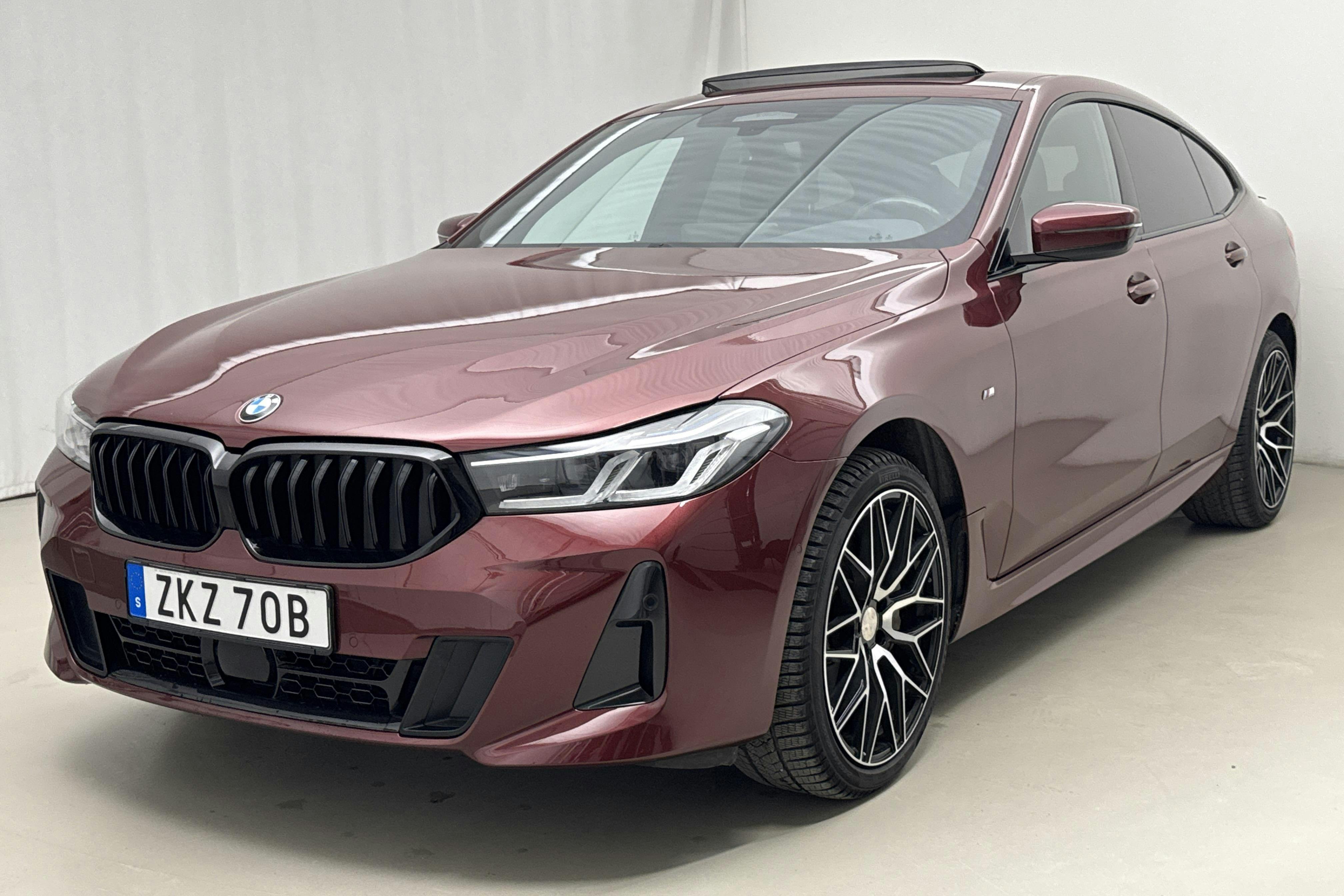 Presentation photo 1 of 33: BMW 640d GT xDrive, G32 LCI (340hk) - 82 680 km - Automatic - Dark Red - 2022