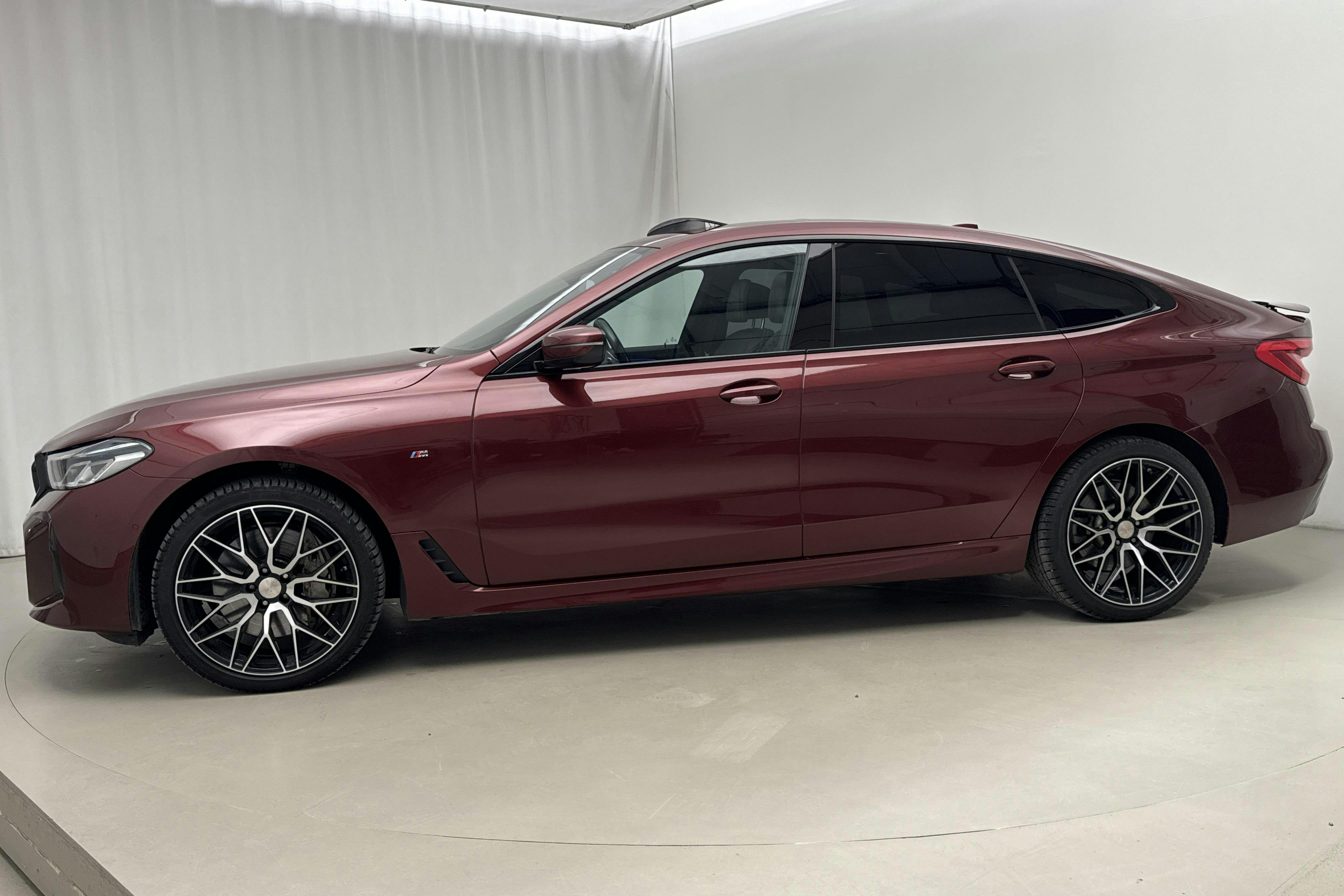 Presentation photo 2 of 33: BMW 640d GT xDrive, G32 LCI (340hk) - 82 680 km - Automatic - Dark Red - 2022