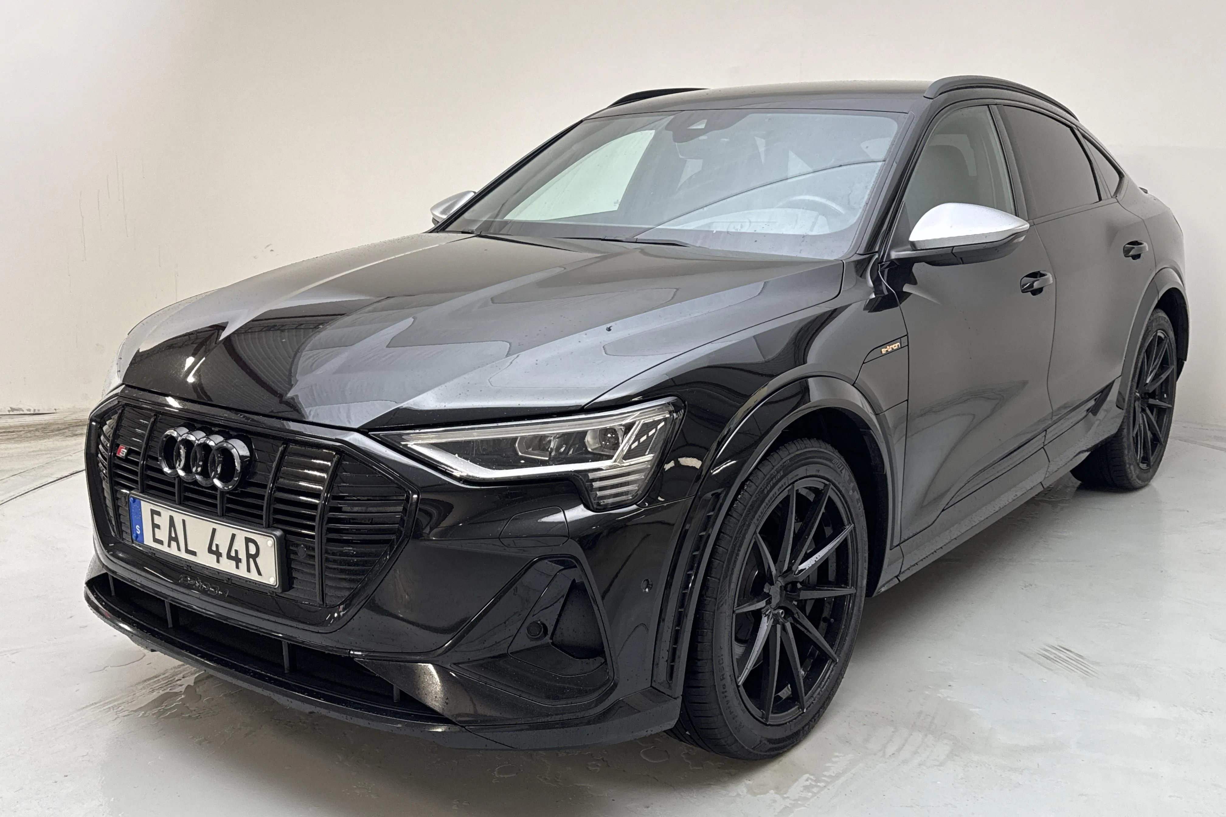 Presentationsfoto 1 av 16: Audi e-tron S quattro 95kWh (503hk) - 14 067 mil - Automat - svart - 2022