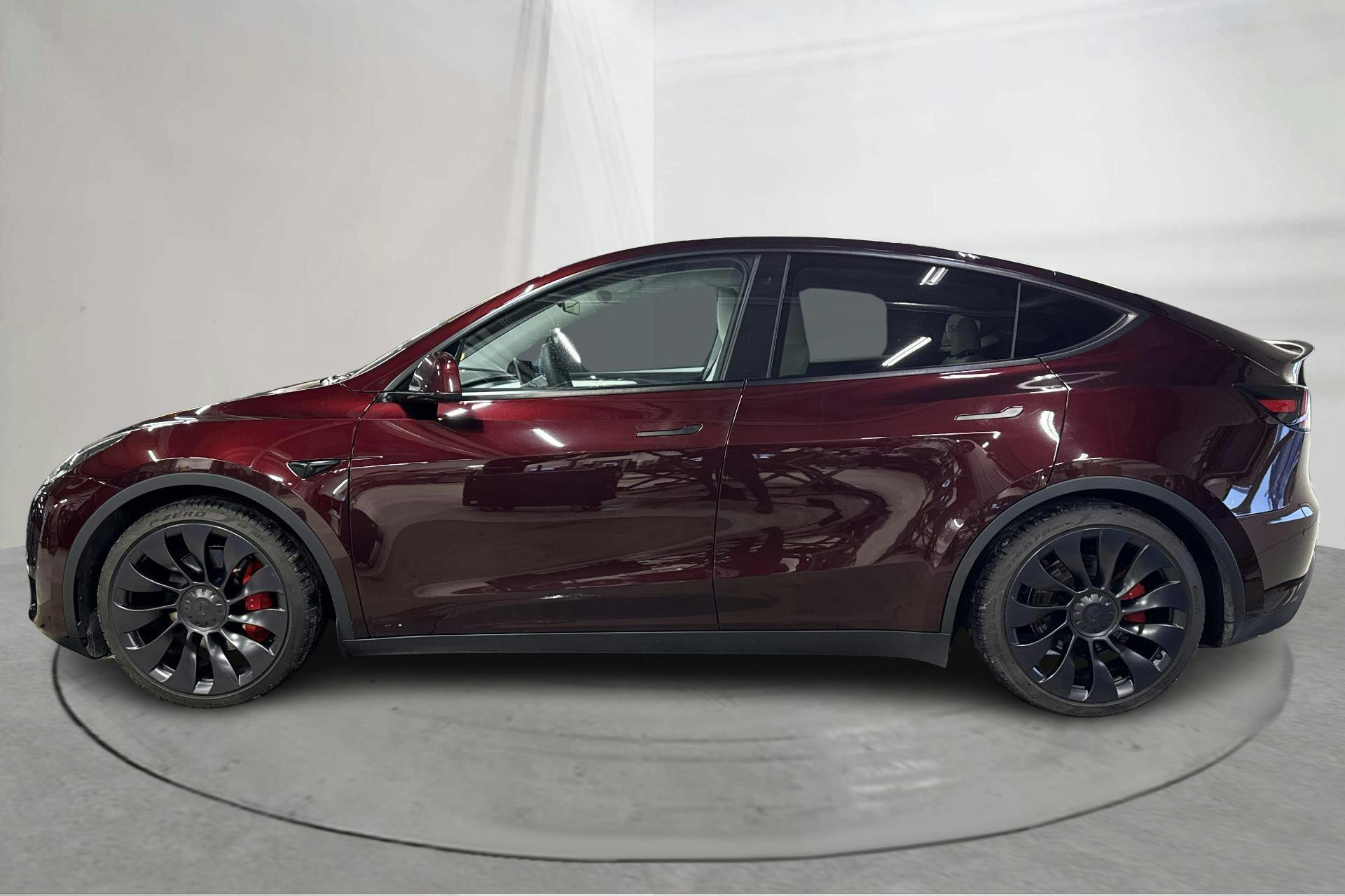Presentation photo 2 of 21: Tesla Model Y Performance Dual Motor AWD - 36 960 km - Automatic - red - 2023