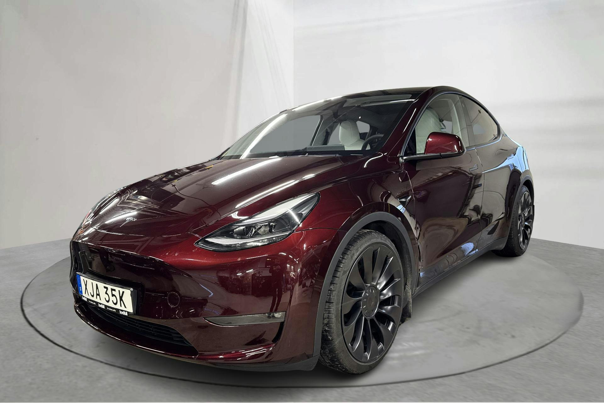 Presentation photo 1 of 20: Tesla Model Y Performance Dual Motor AWD - 31 020 km - Automatic - red - 2023