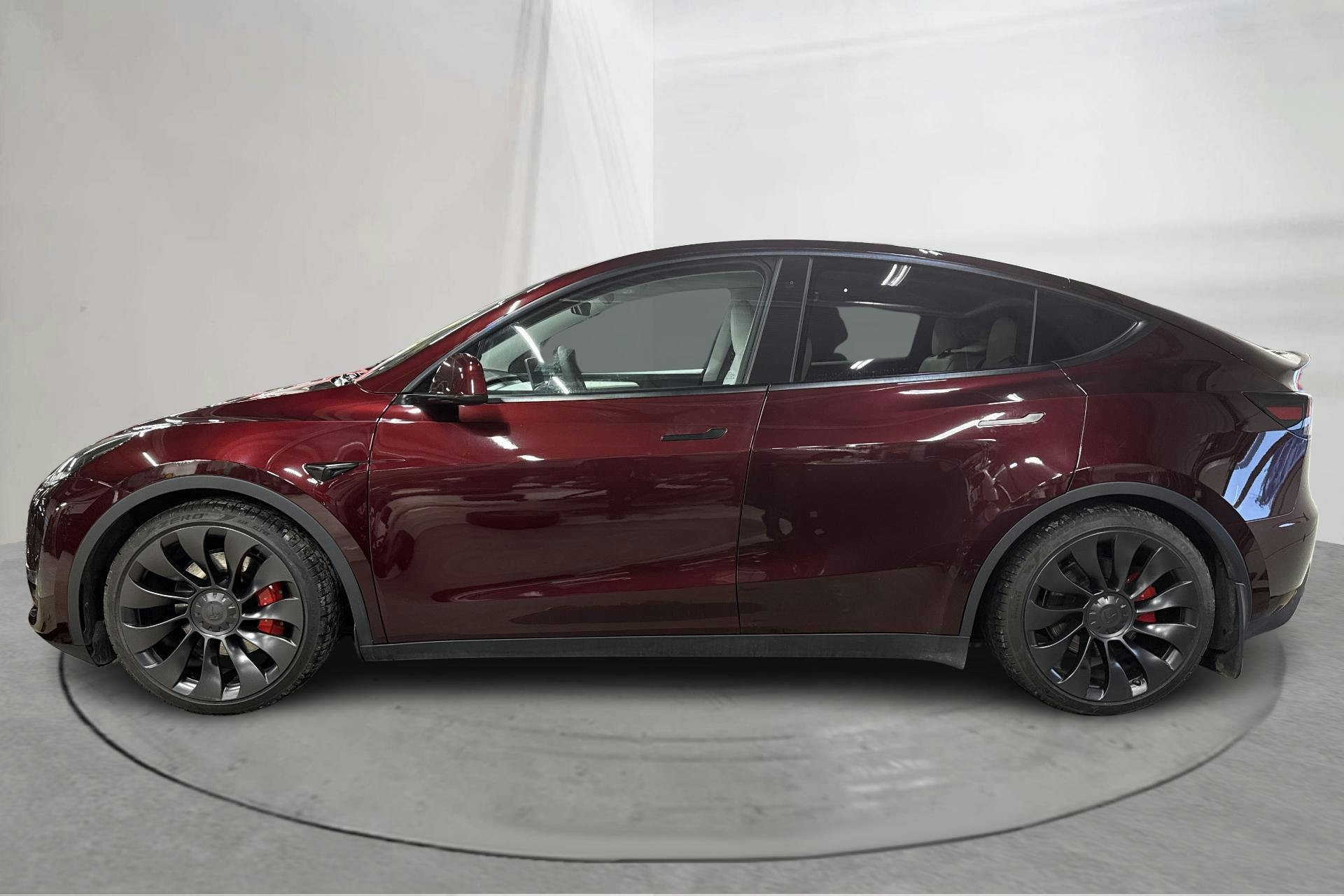 Presentation photo 2 of 20: Tesla Model Y Performance Dual Motor AWD - 31 020 km - Automatic - red - 2023