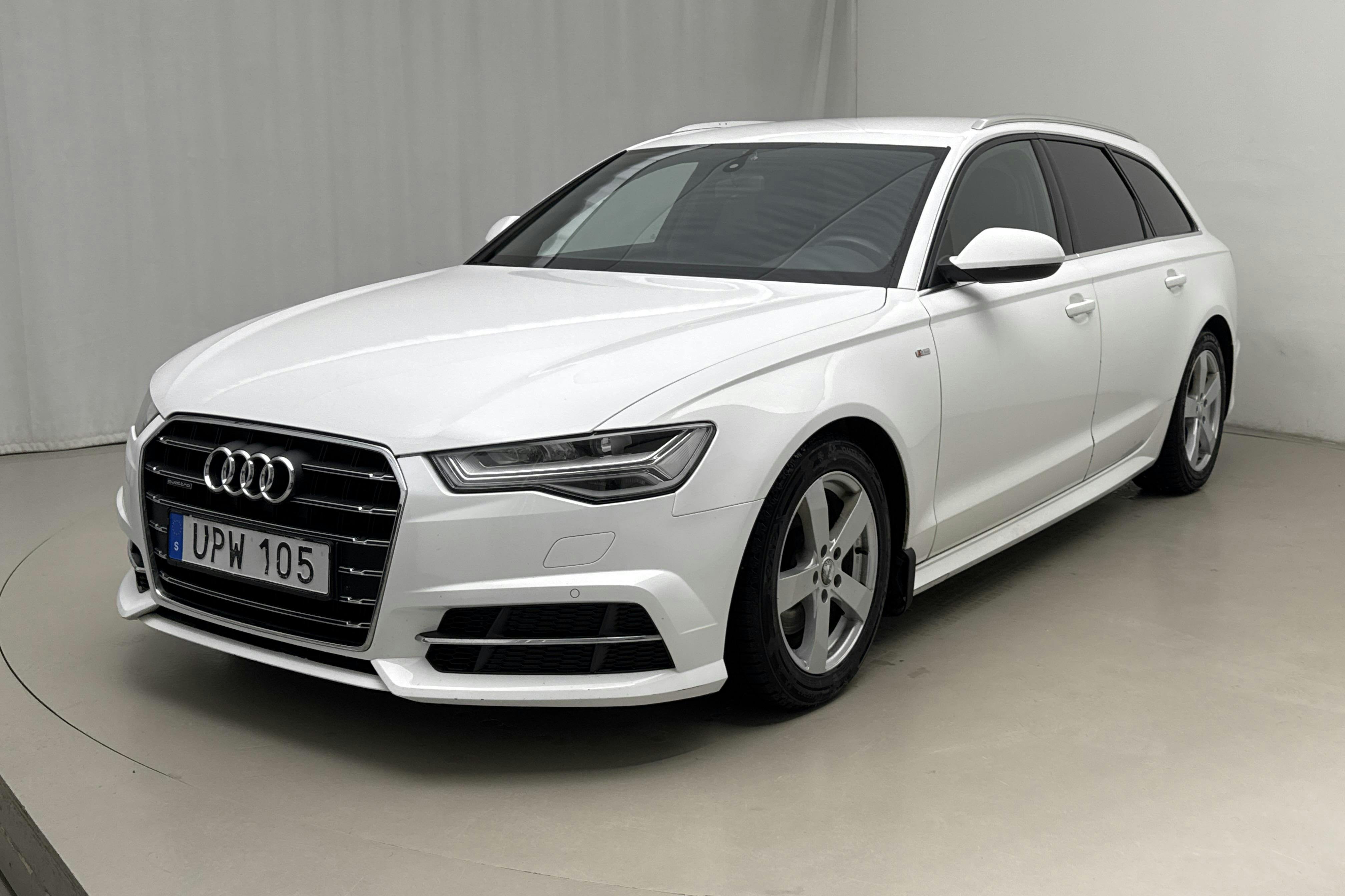 Presentationsfoto 1 av 13: Audi A6 2.0 TDI Avant quattro (190hk) - 15 298 mil - Automat - vit - 2018