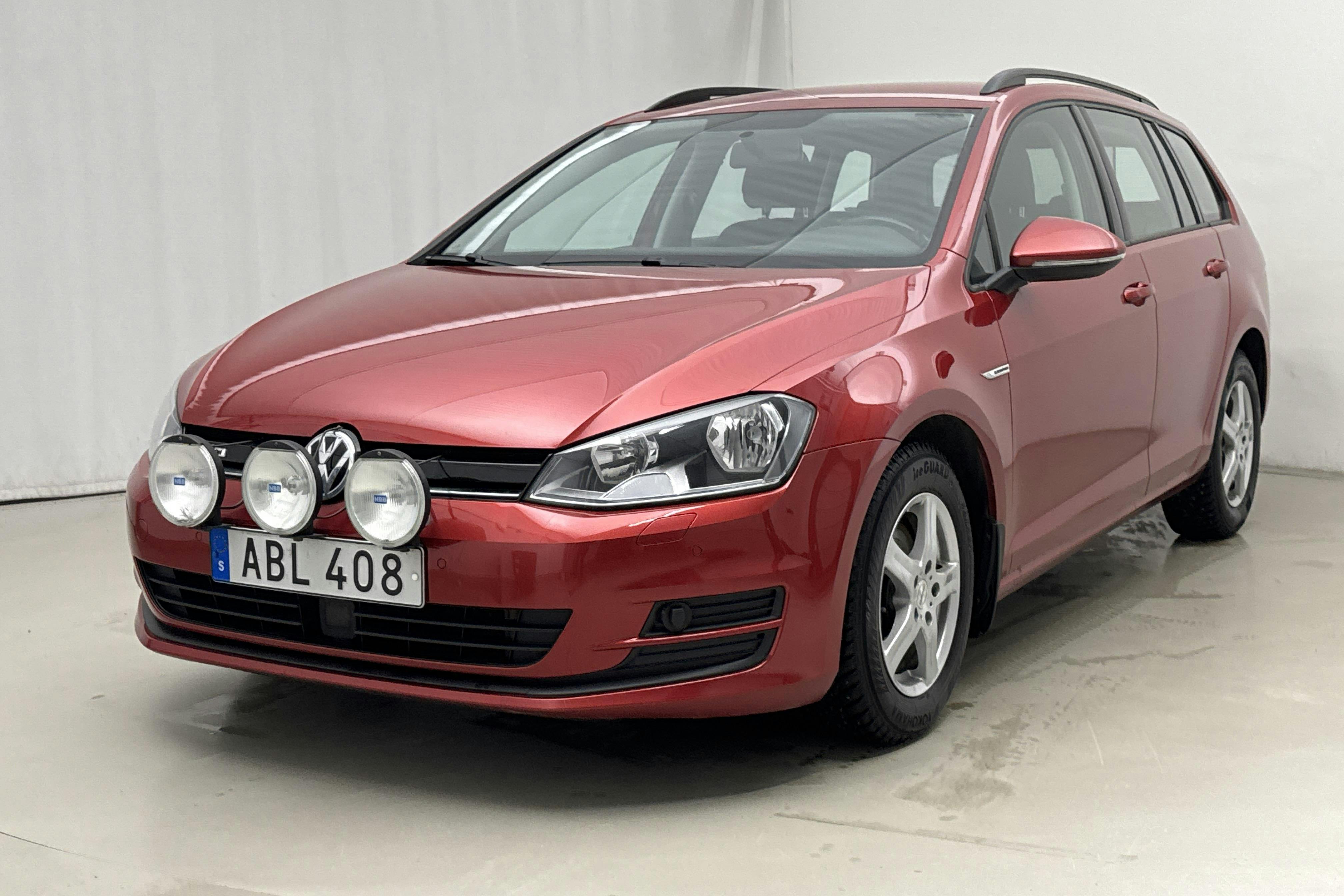 Præsentationsfoto 1 af 18: VW Golf VII 1.4 TGI BlueMotion Sportscombi (110hk) - 97 210 kilometer - Manuel - Rød farve - 2016