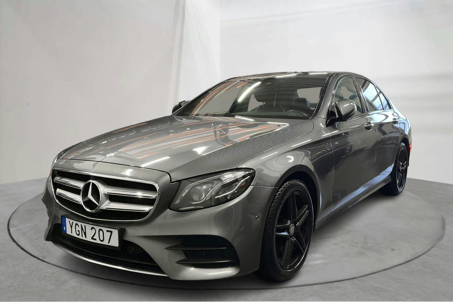 Presentation photo 1 of 16: Mercedes E 400 4MATIC Sedan W213 (333hk) - 152 360 km - Automatic - Dark Grey - 2017