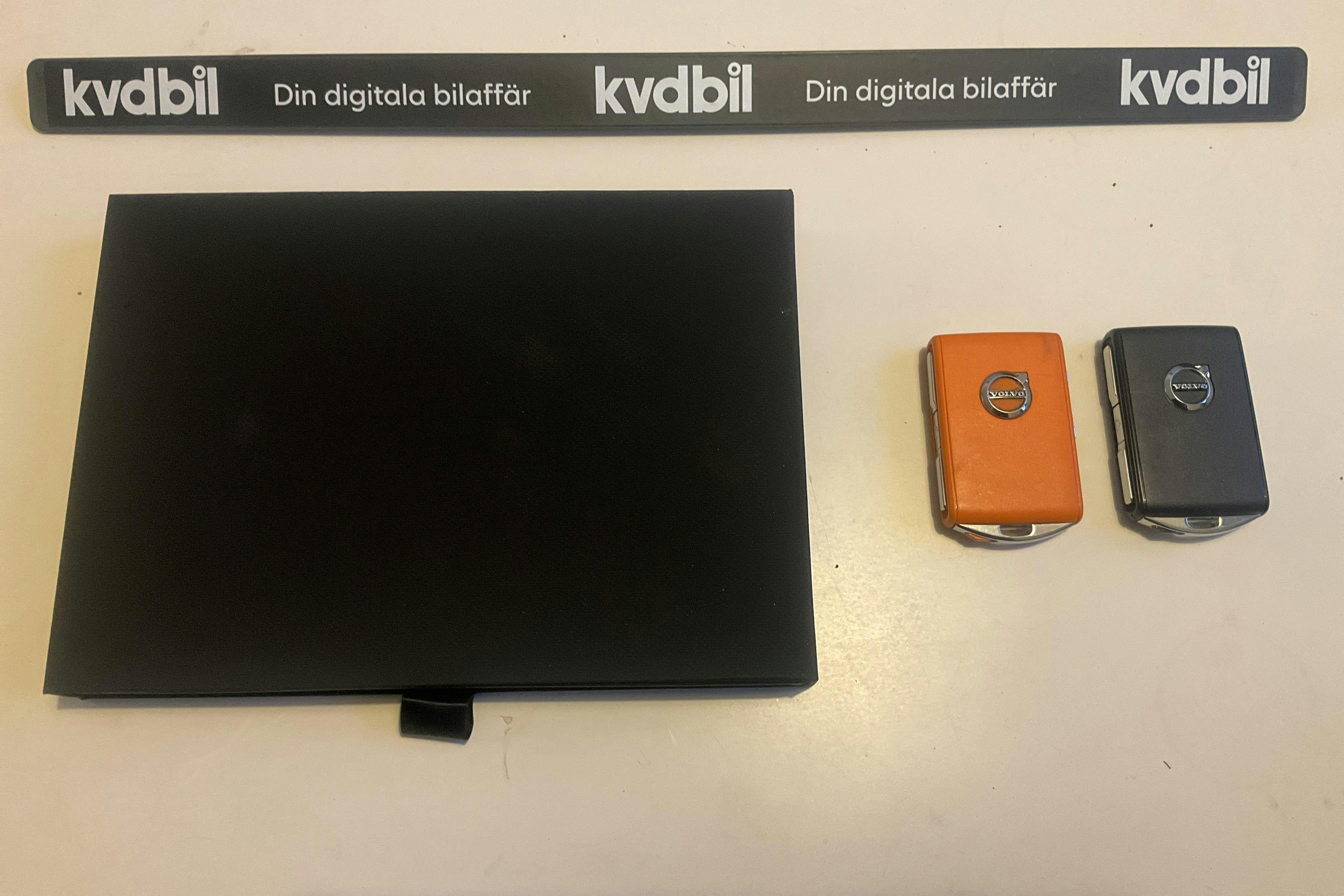 Zdjęcie prezentacyjne 27 z 27: Volvo XC40 Recharge Twin Motor AWD (408hk) - 35 300 km - Automatyczna - Light Grey - 2023