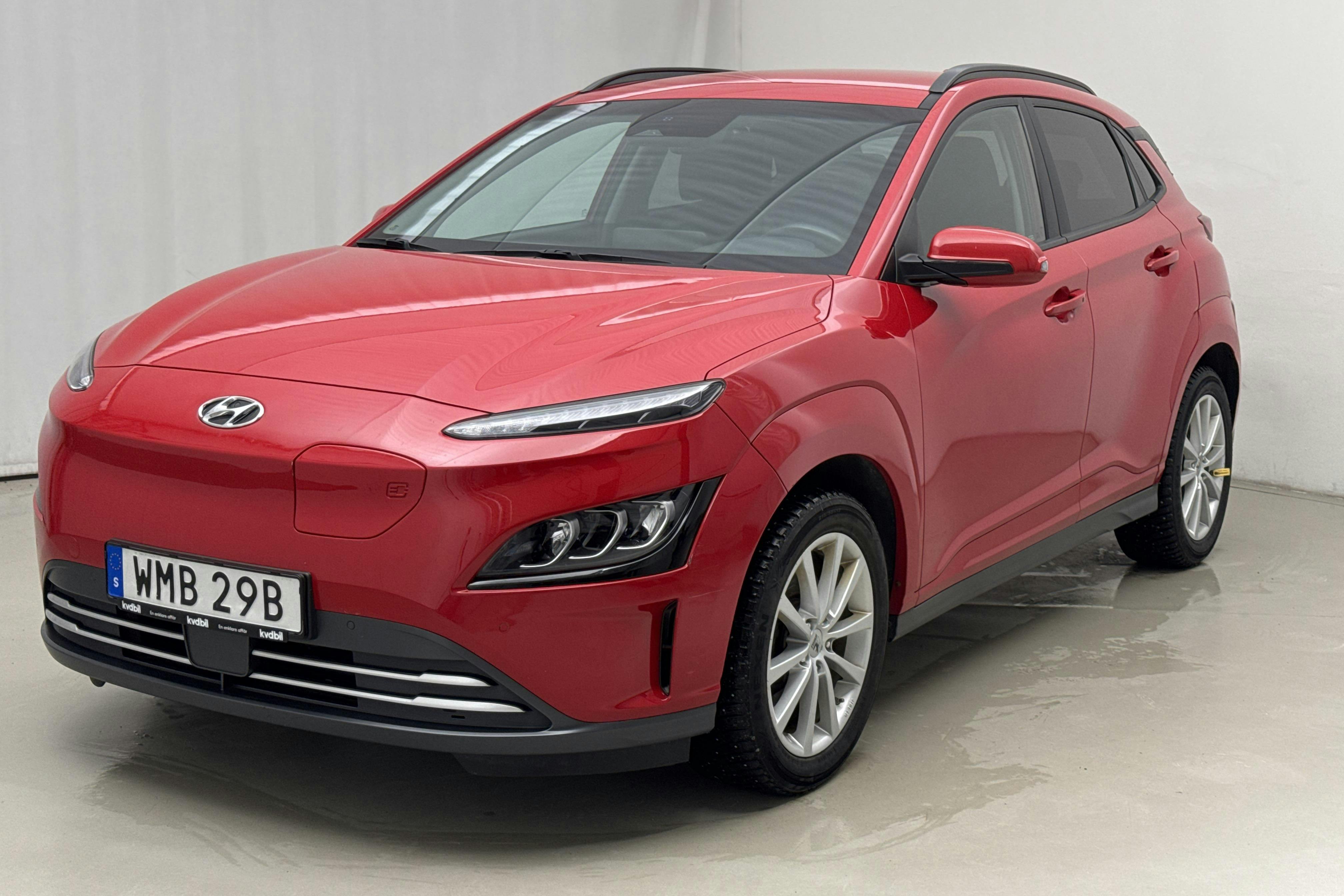 Esittelykuva 1 osoitteesta 19: Hyundai Kona Electric Standard Range 39kWh (136hk) - 81 060 km - Automaattinen - punainen - 2022