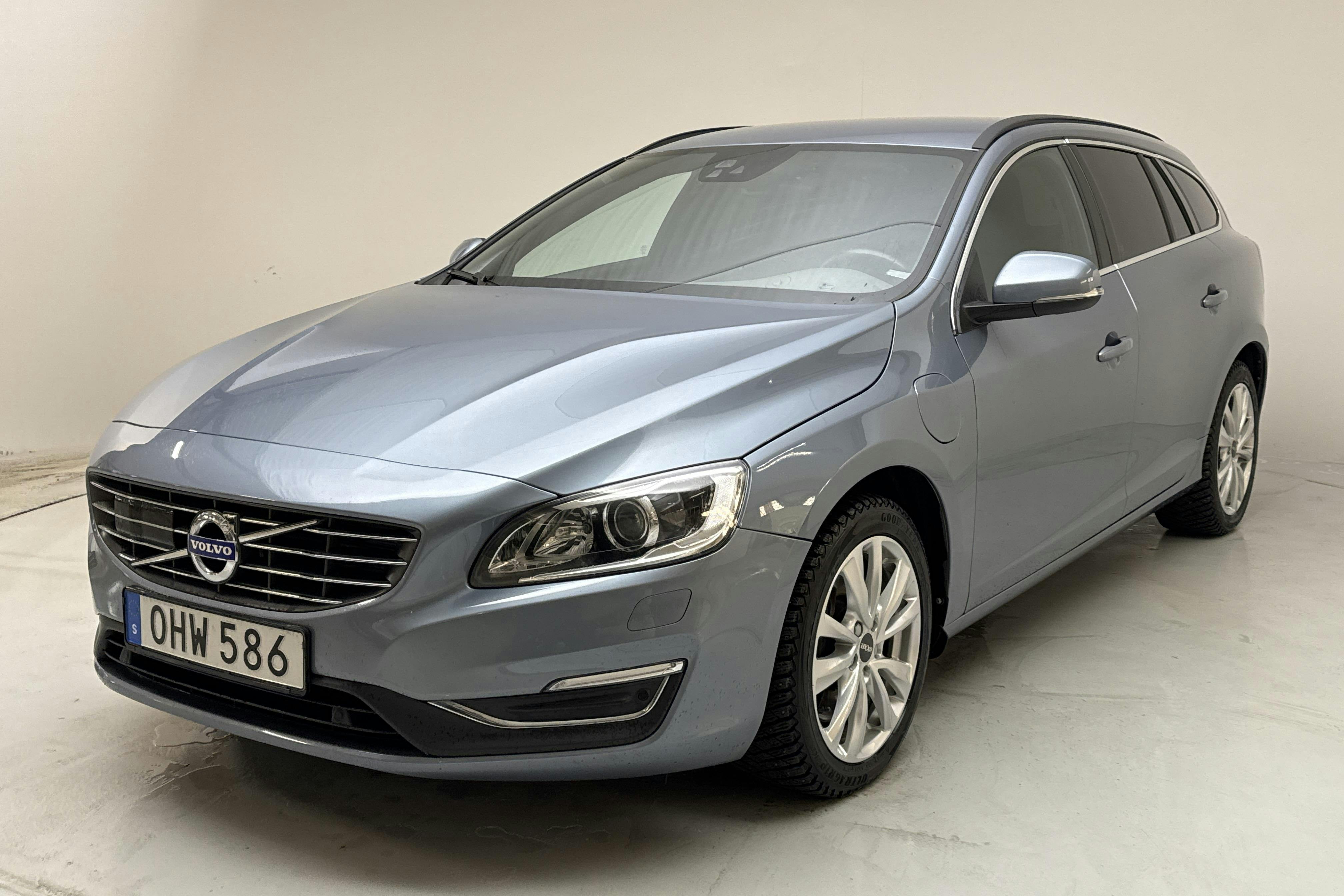 Præsentationsfoto 1 af 16: Volvo V60 D5 AWD Twin Engine (163hk) - 117 980 kilometer - Salgsautomat - Light Blue - 2018