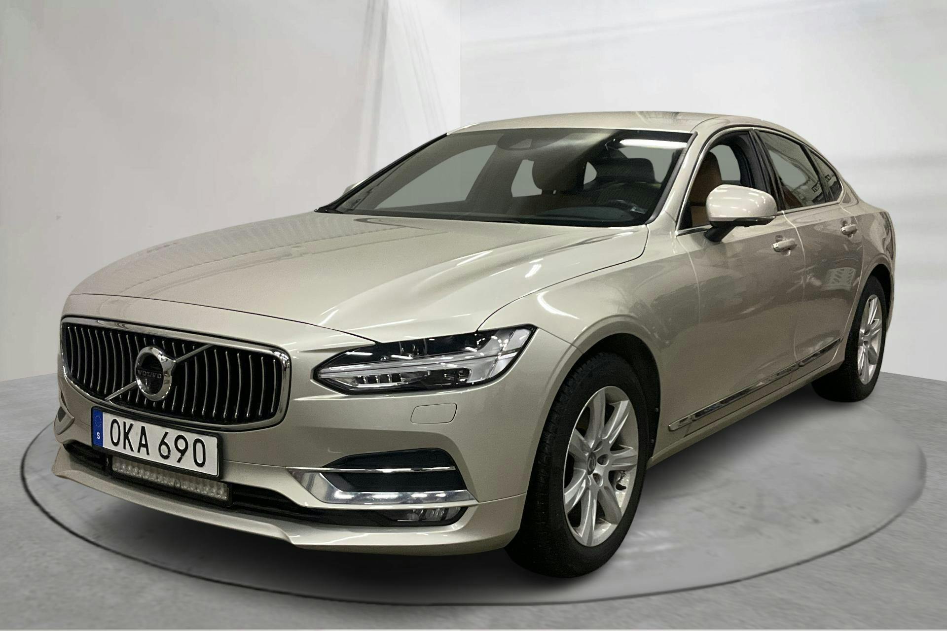 Presentationsfoto 1 av 16: Volvo S90 D5 AWD (235hk) - 13 283 mil - Automat - Light Brown - 2017