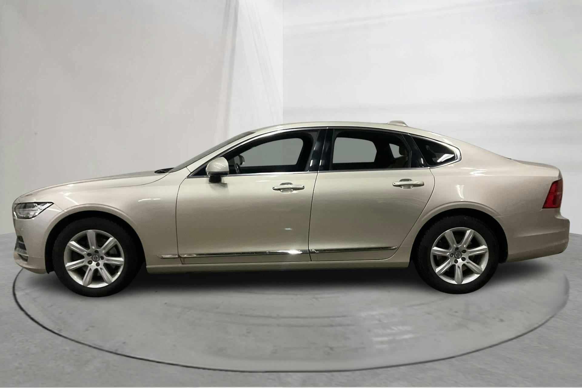 Presentationsfoto 2 av 16: Volvo S90 D5 AWD (235hk) - 13 283 mil - Automat - Light Brown - 2017
