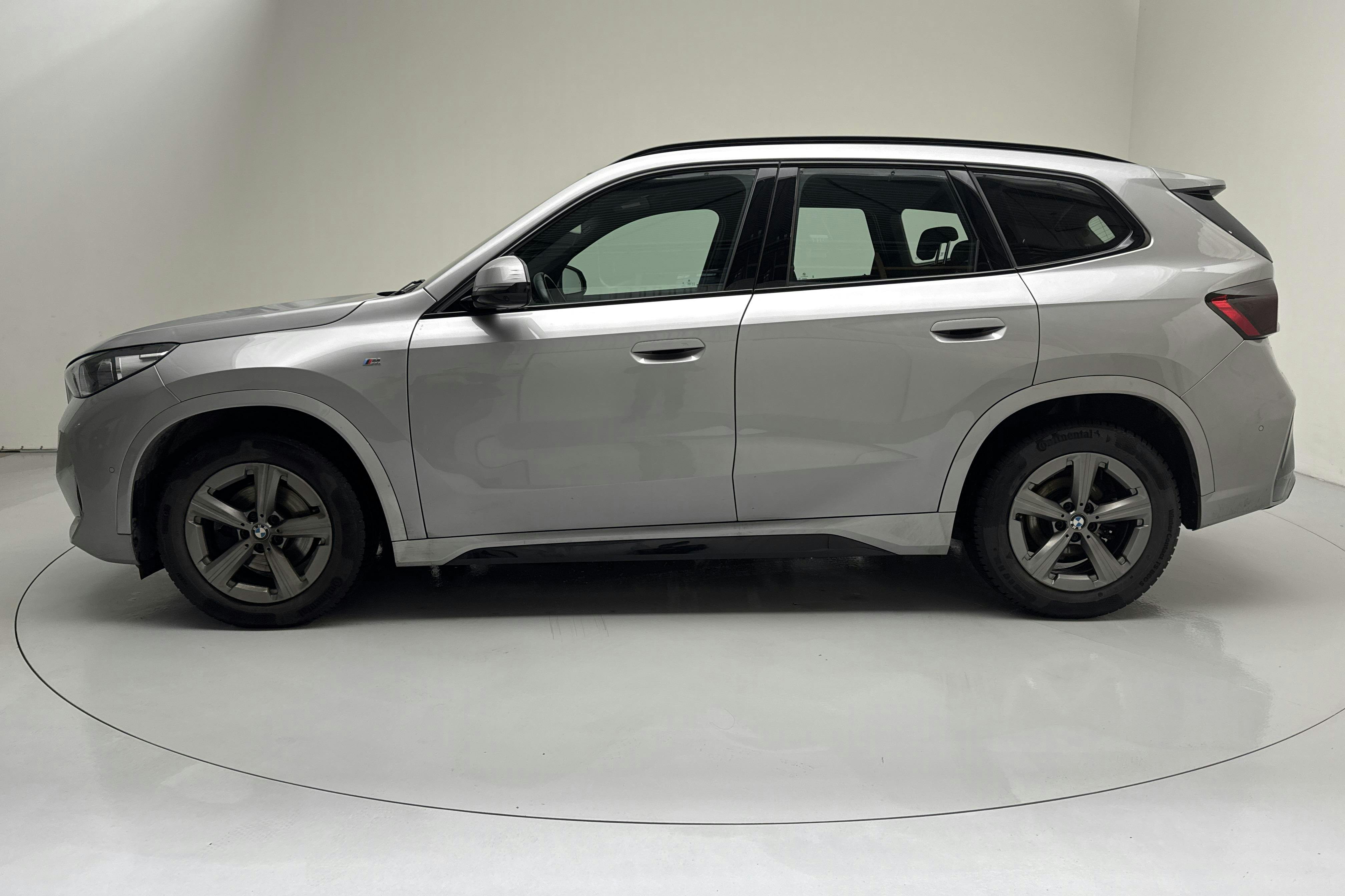 Presentation photo 2 of 16: BMW X1 sDrive18i, U11 (140hk) - 89 930 km - Automatic - silver - 2023