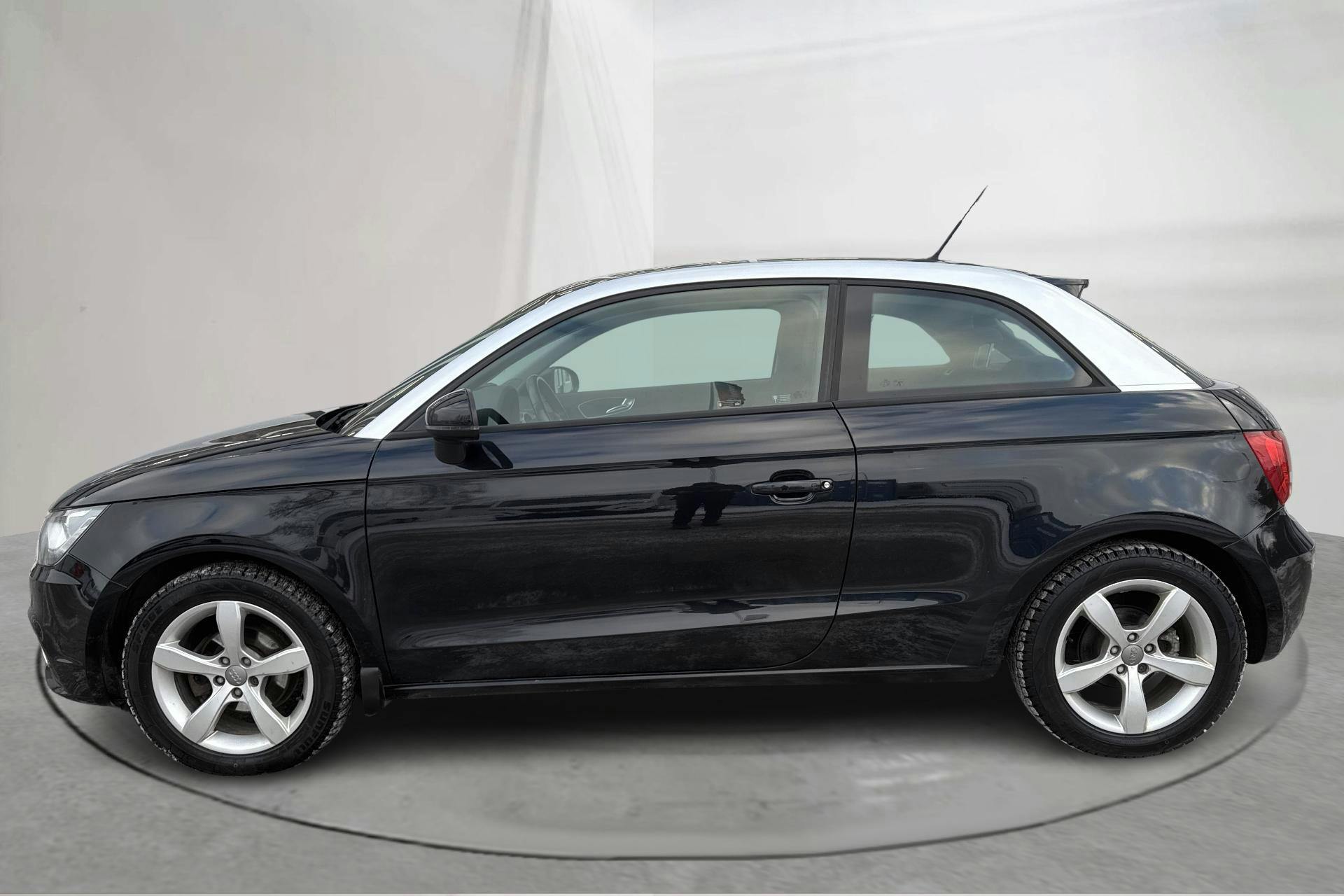 Præsentationsfoto 2 af 14: Audi A1 1.2 TFSI (86hk) - 160 130 kilometer - Manuel - Sort - 2011