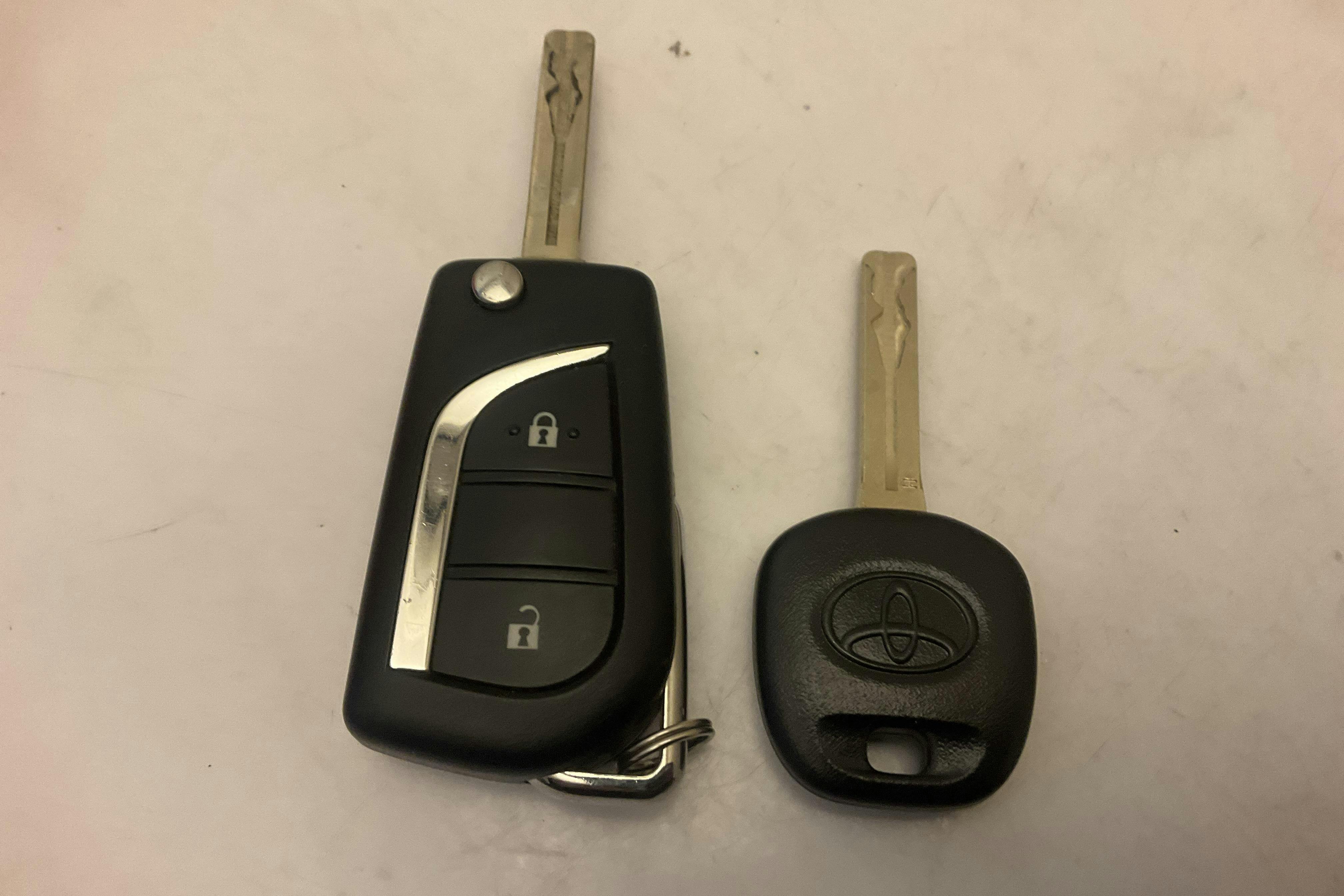 Presentationsfoto 14 av 14: Toyota Yaris 1.5 Hybrid 5dr (116hk) - 9 334 mil - Automat - röd - 2022