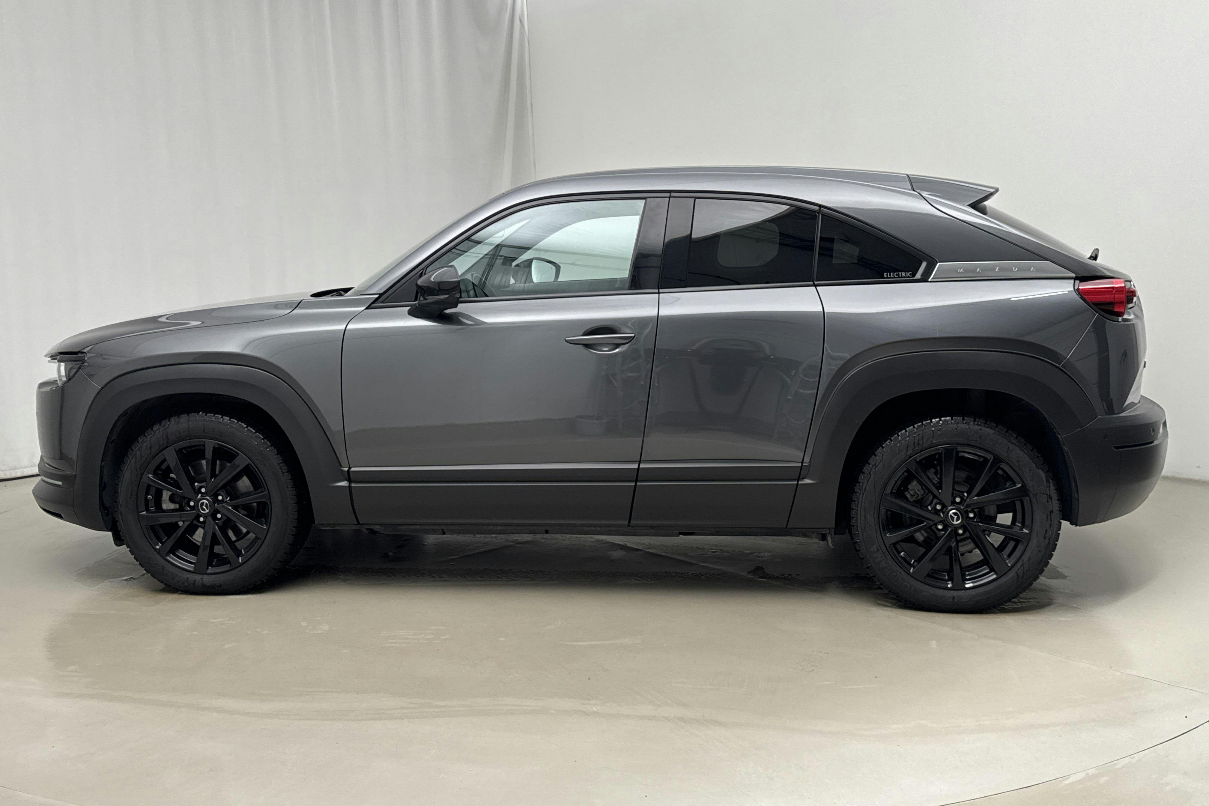 Præsentationsfoto 2 af 20: Mazda MX-30 e-Skyactiv (145hk) - 43 610 kilometer - Salgsautomat - grå - 2021