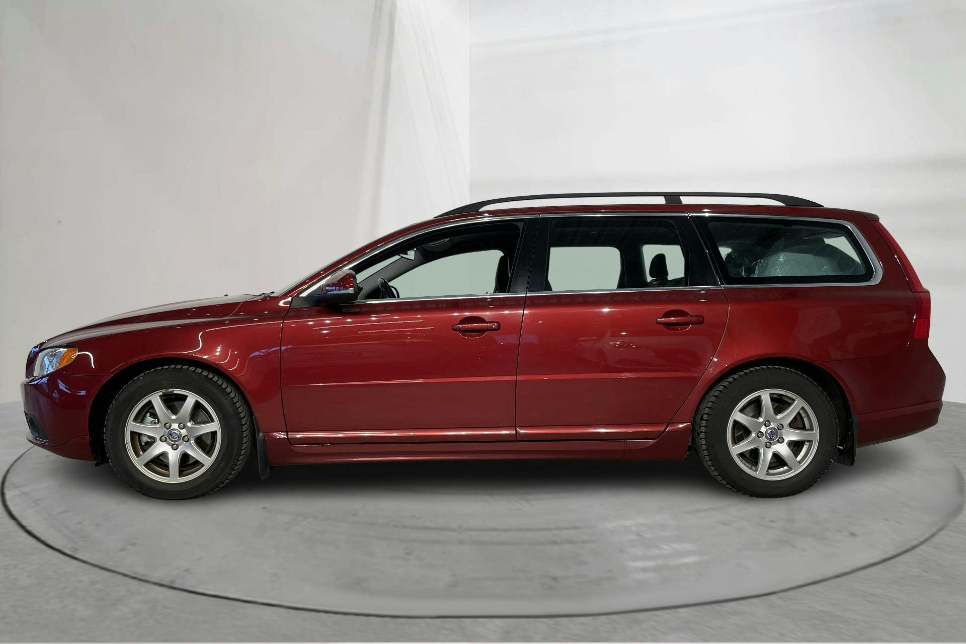 Præsentationsfoto 2 af 13: Volvo V70 II 1.6D DRIVe (115hk) - 119 230 kilometer - Manuel - Rød farve - 2012