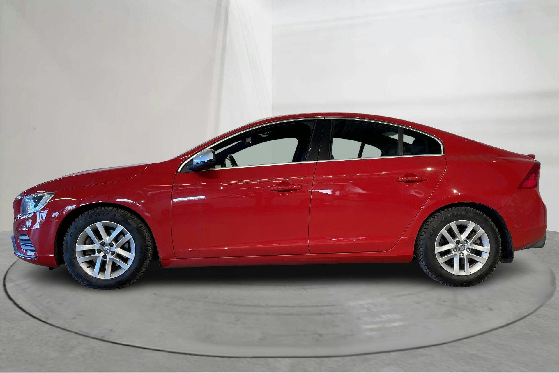 Præsentationsfoto 2 af 17: Volvo S60 T5 (245hk) - 159 510 kilometer - Salgsautomat - Rød farve - 2015