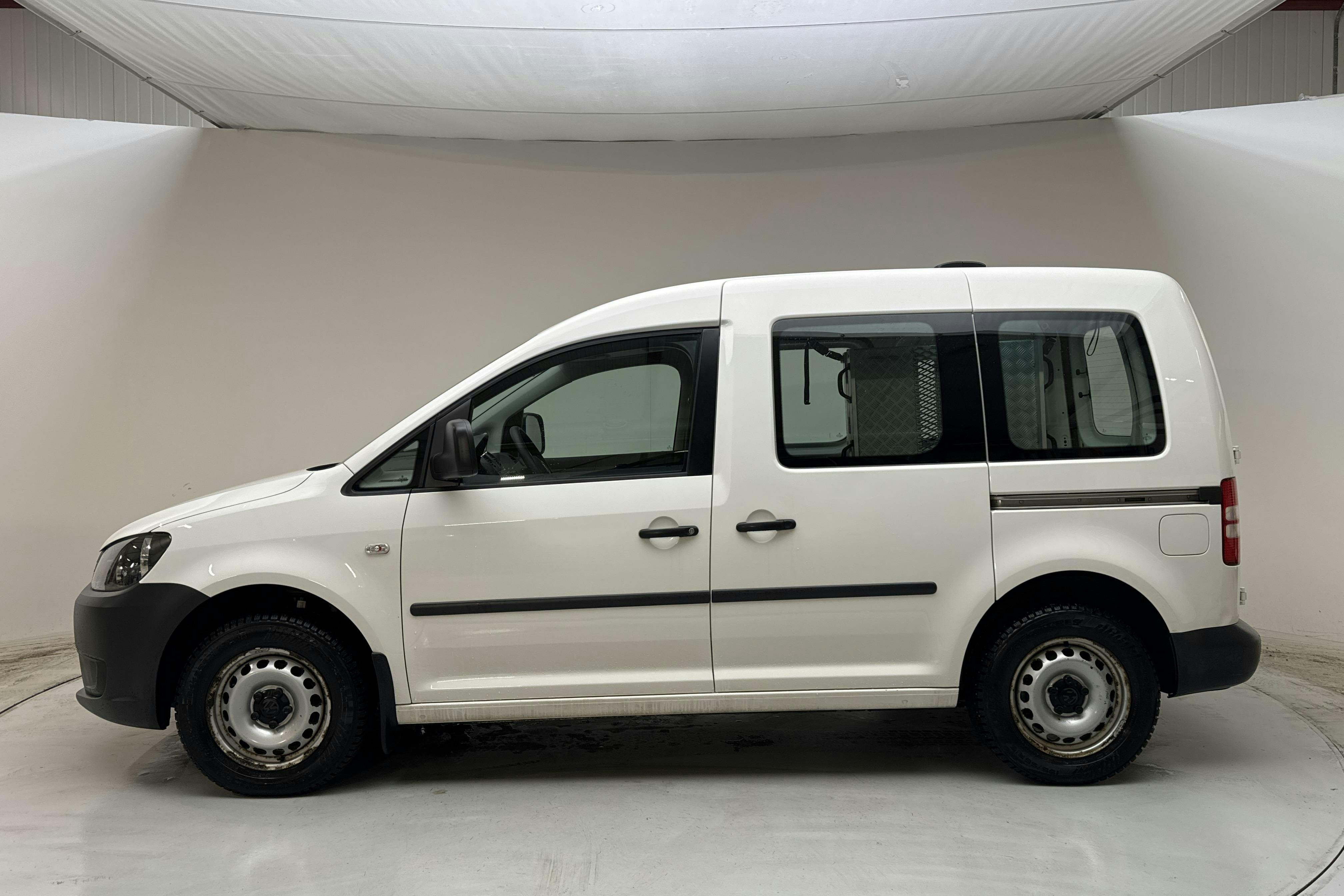 Presentation photo 2 of 12: VW Caddy 2.0 Ecofuel Skåp (109hk) - 92 940 km - Manual - white - 2014