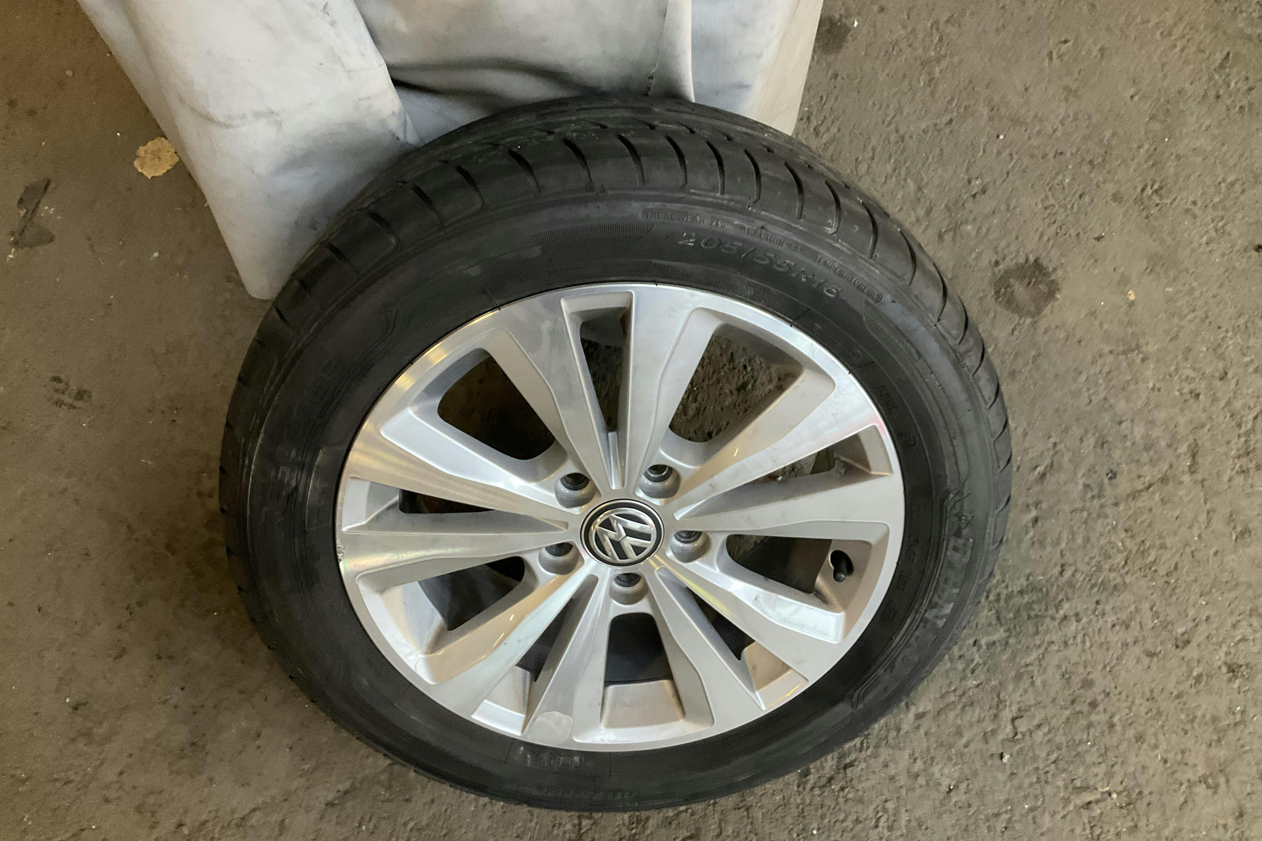 Presentationsfoto 15 av 15: VW Golf VII 1.5 TGI 5dr (130hk) - 2 702 mil - Automat - silver - 2020