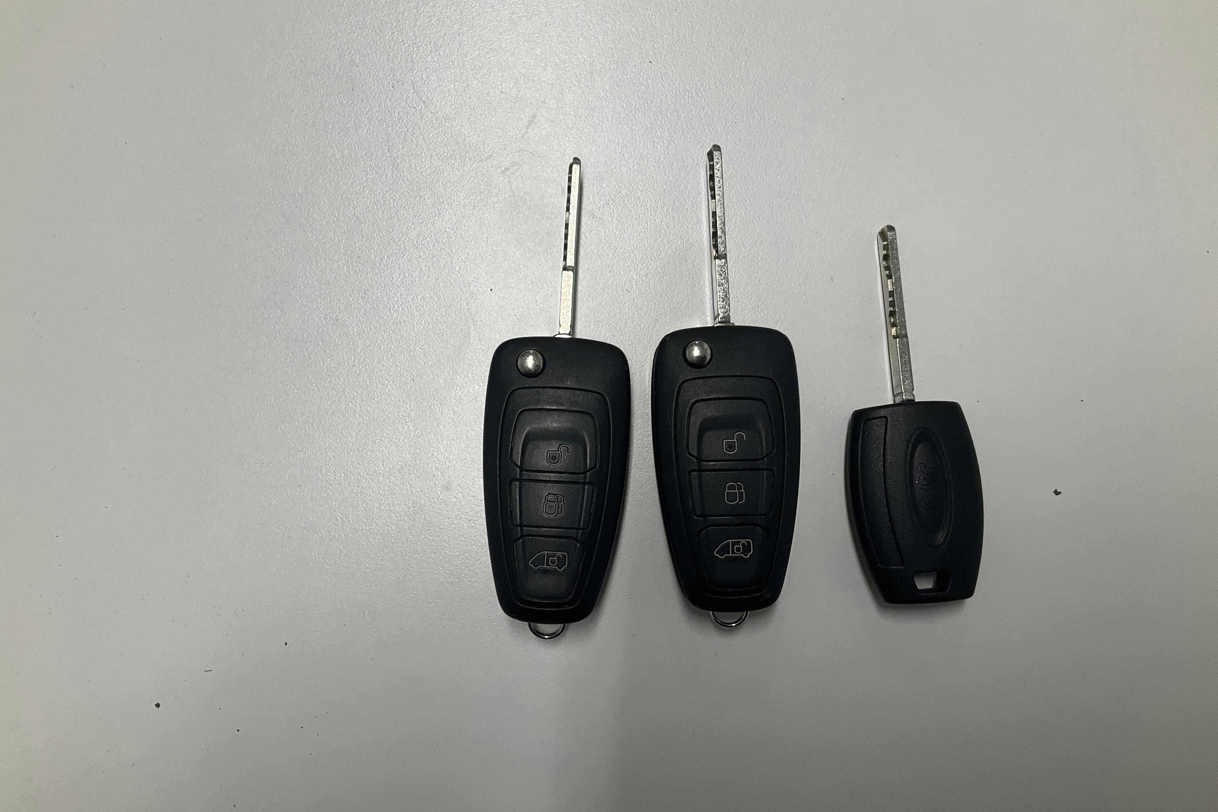 Presentationsfoto 15 av 15: Ford Transit Custom 340 PHEV (120hk) - 4 149 mil - Automat - vit - 2021