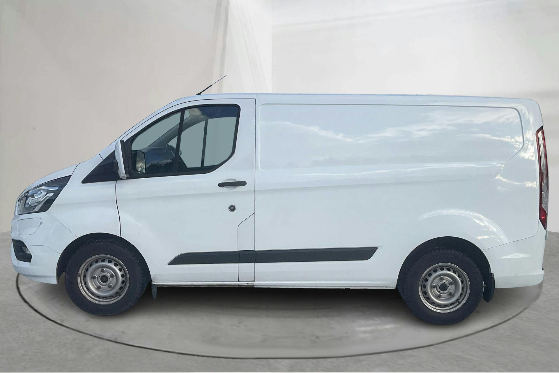 Presentationsfoto 2 av 15: Ford Transit Custom 340 PHEV (120hk) - 4 149 mil - Automat - vit - 2021