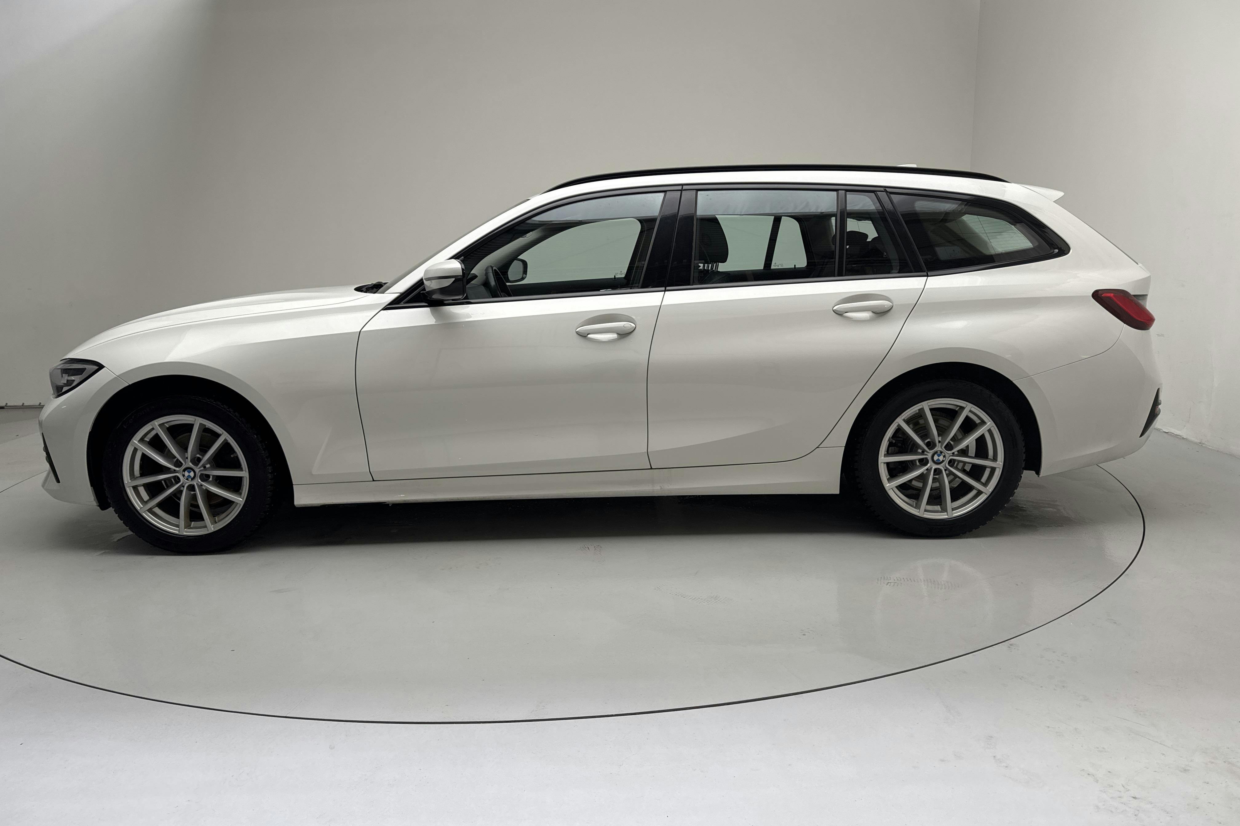 Presentation photo 2 of 15: BMW 320d xDrive Touring, G21 (190hk) - 116 950 km - Automatic - white - 2020
