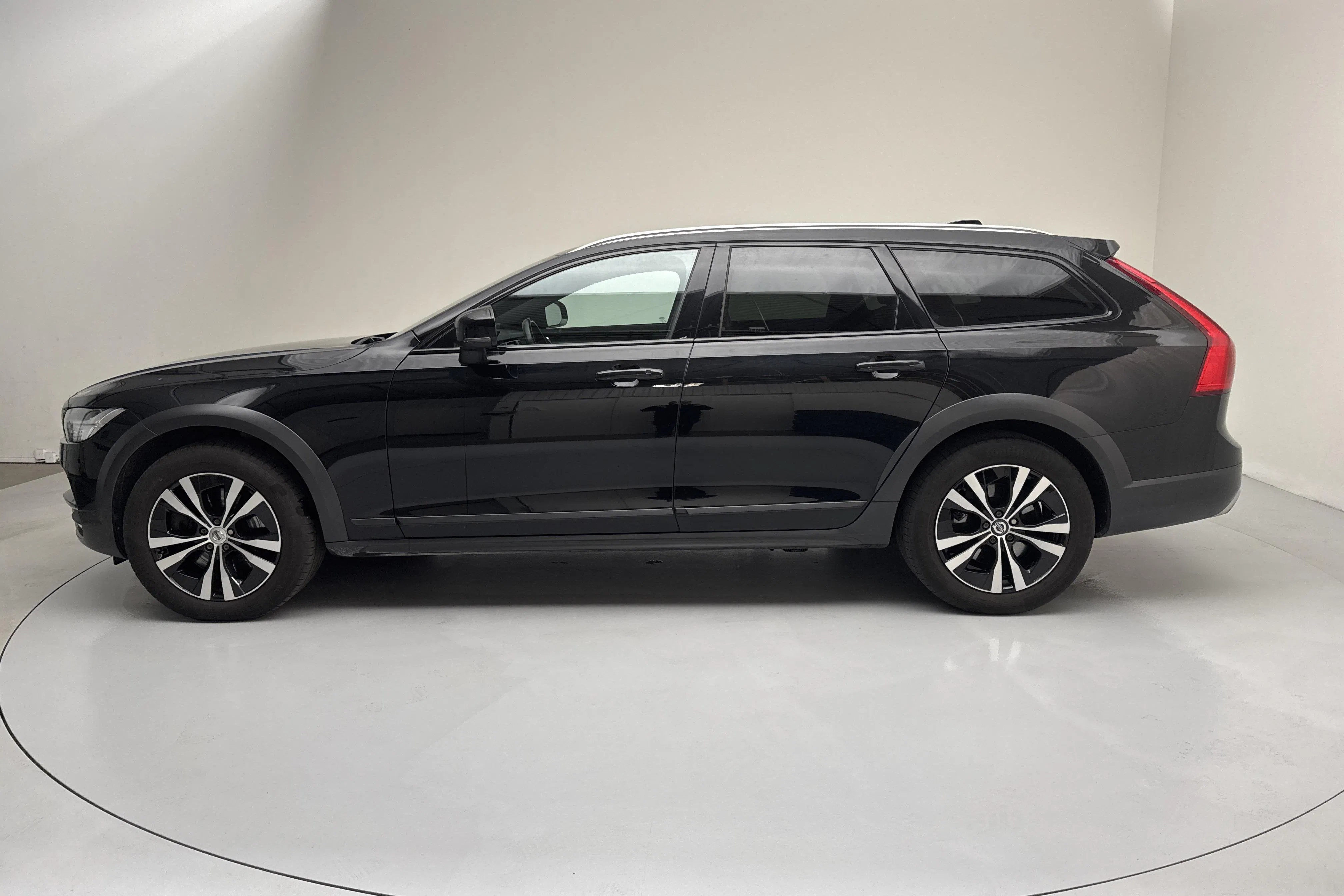 Presentation photo 2 of 14: Volvo V90 D4 Cross Country AWD (190hk) - 147 920 km - Automatic - black - 2020