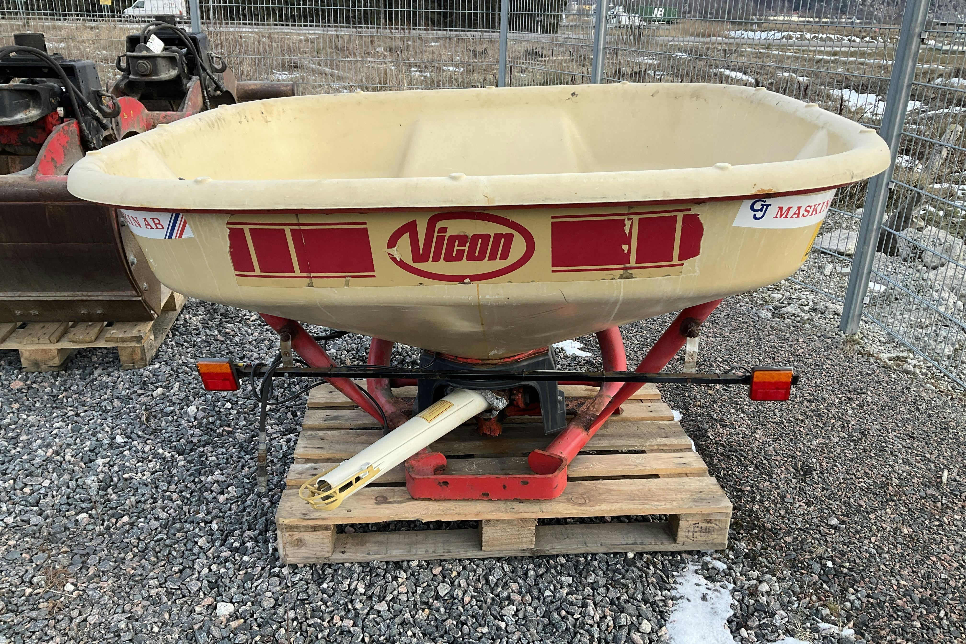 Presentation photo 2 of 10: VICON / Kverneland Gödselspridare med knivar - 0 km