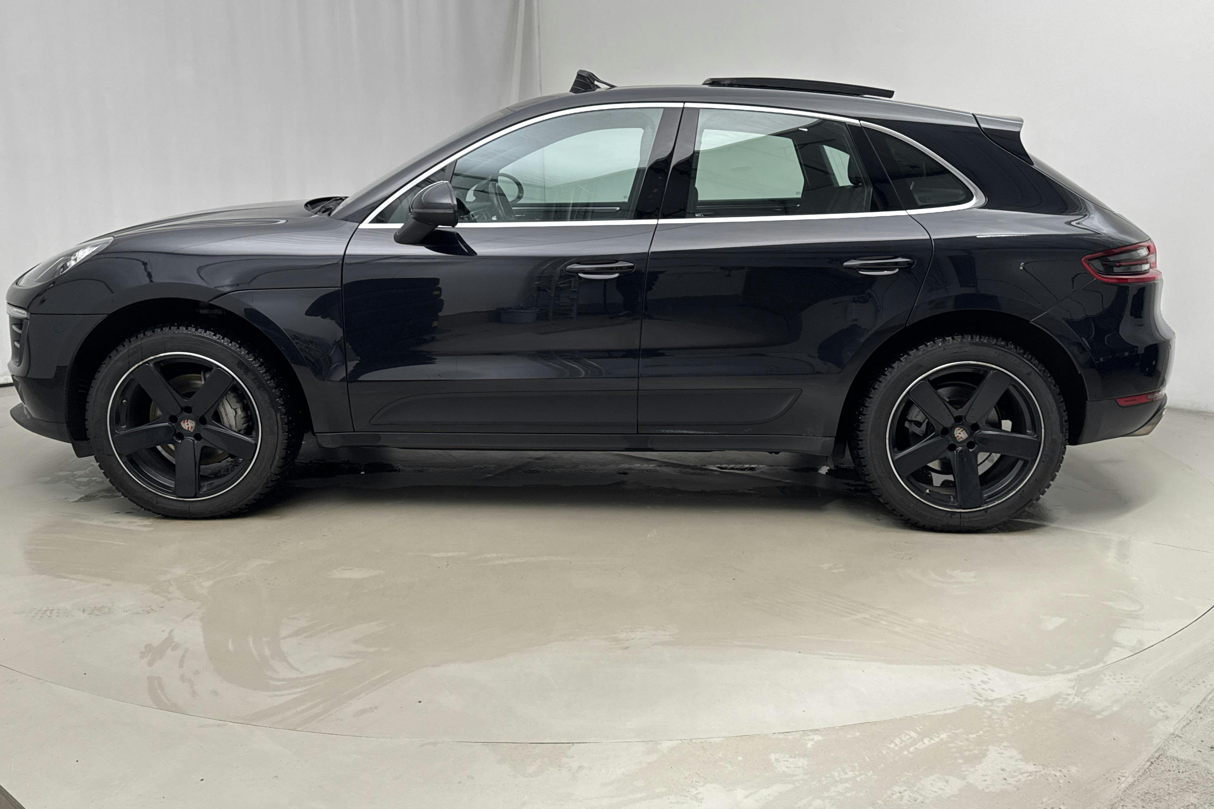 Præsentationsfoto 2 af 22: Porsche Macan 3.0 S (340hk) - 133 530 kilometer - Salgsautomat - Sort - 2016