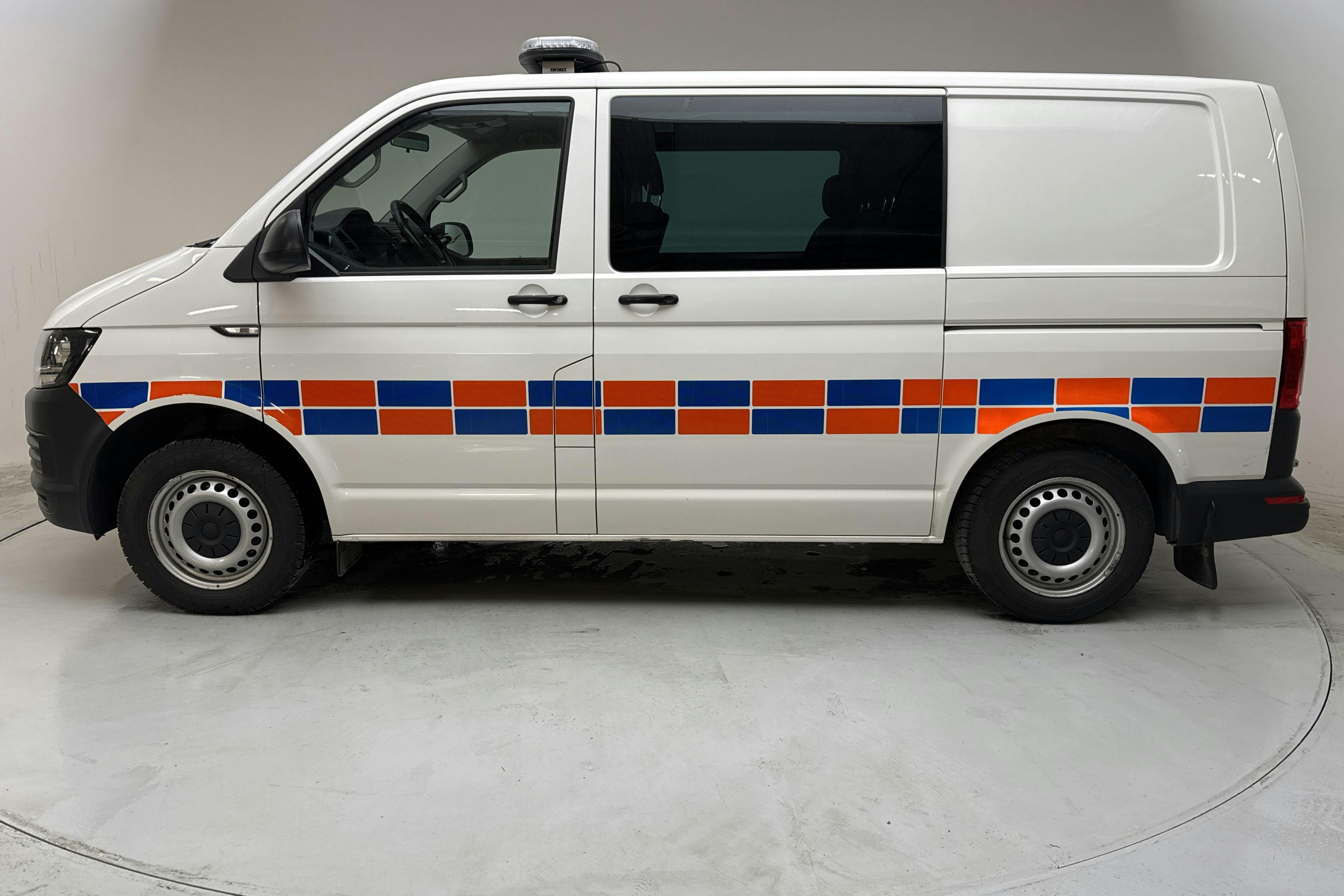 Zdjęcie prezentacyjne 2 z 13: VW Transporter Kombi T6 2.0 TDI BMT  4MOTION (150hk) - 43 120 km - Automatyczna - biały - 2019