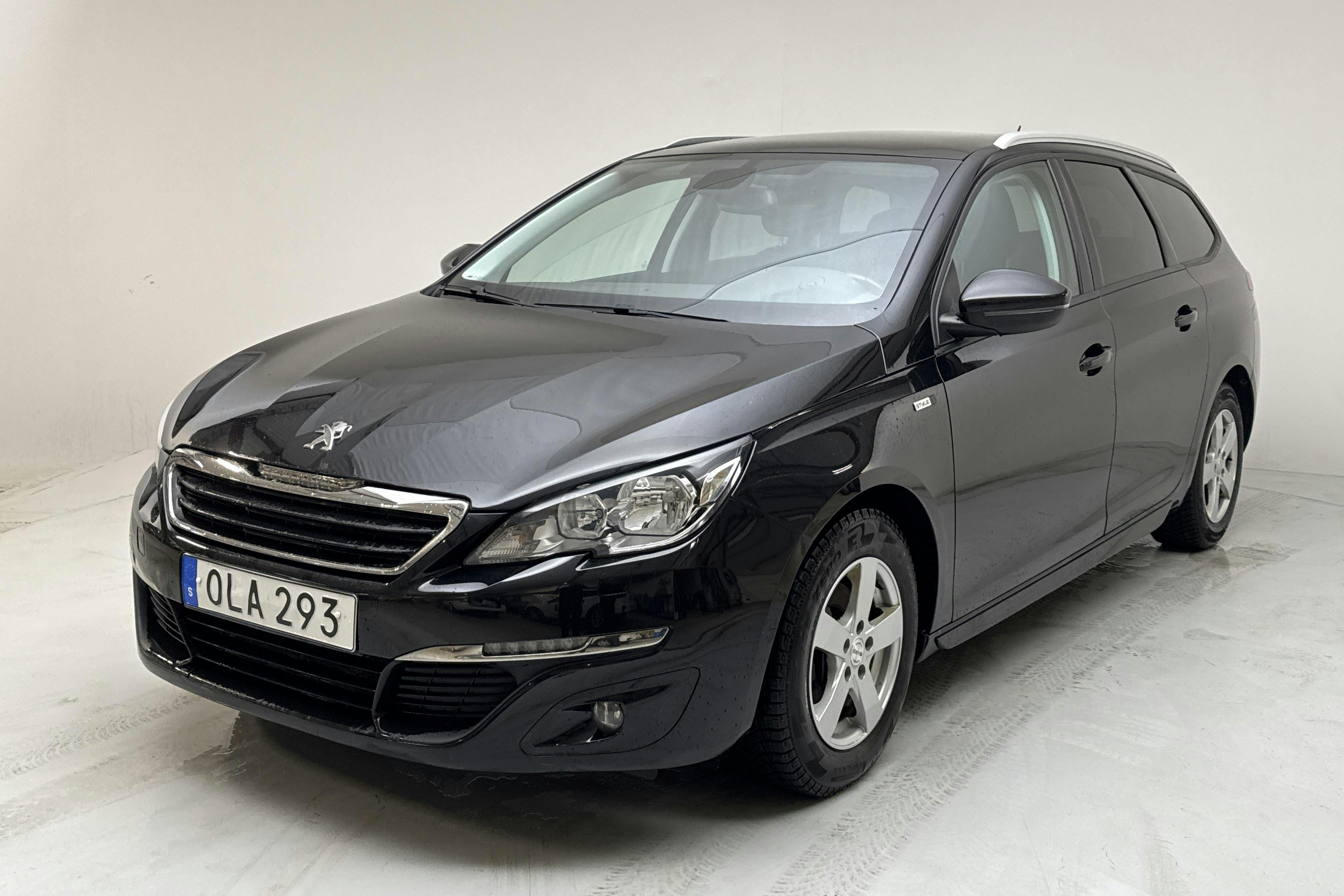 Presentation photo 1 of 15: Peugeot 308 SW BlueHDi (120hk) - 82 350 km - Manual - black - 2017