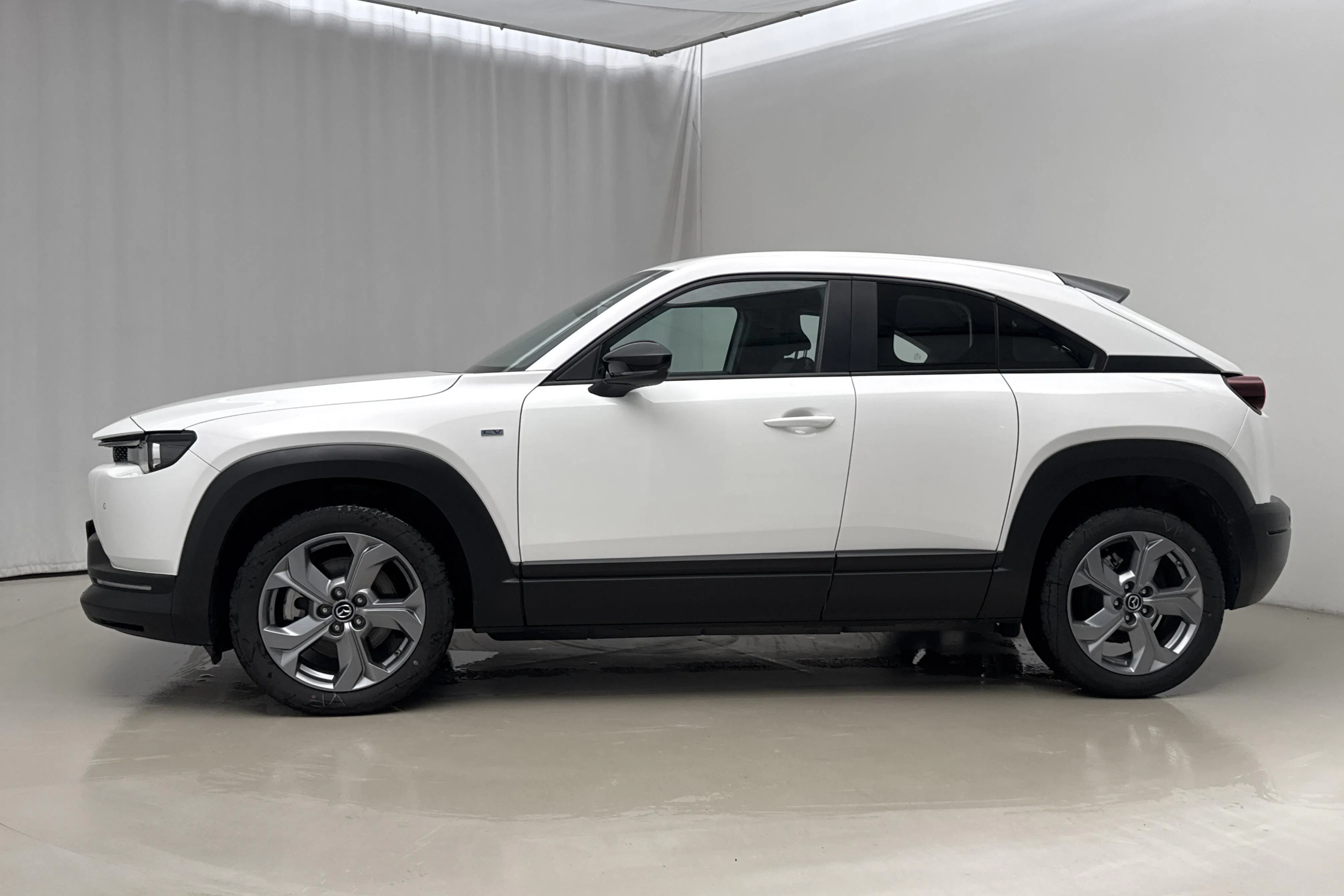 Presentation photo 2 of 22: Mazda MX-30 e-Skyactiv (145hk) - 32 930 km - Automatic - white - 2023