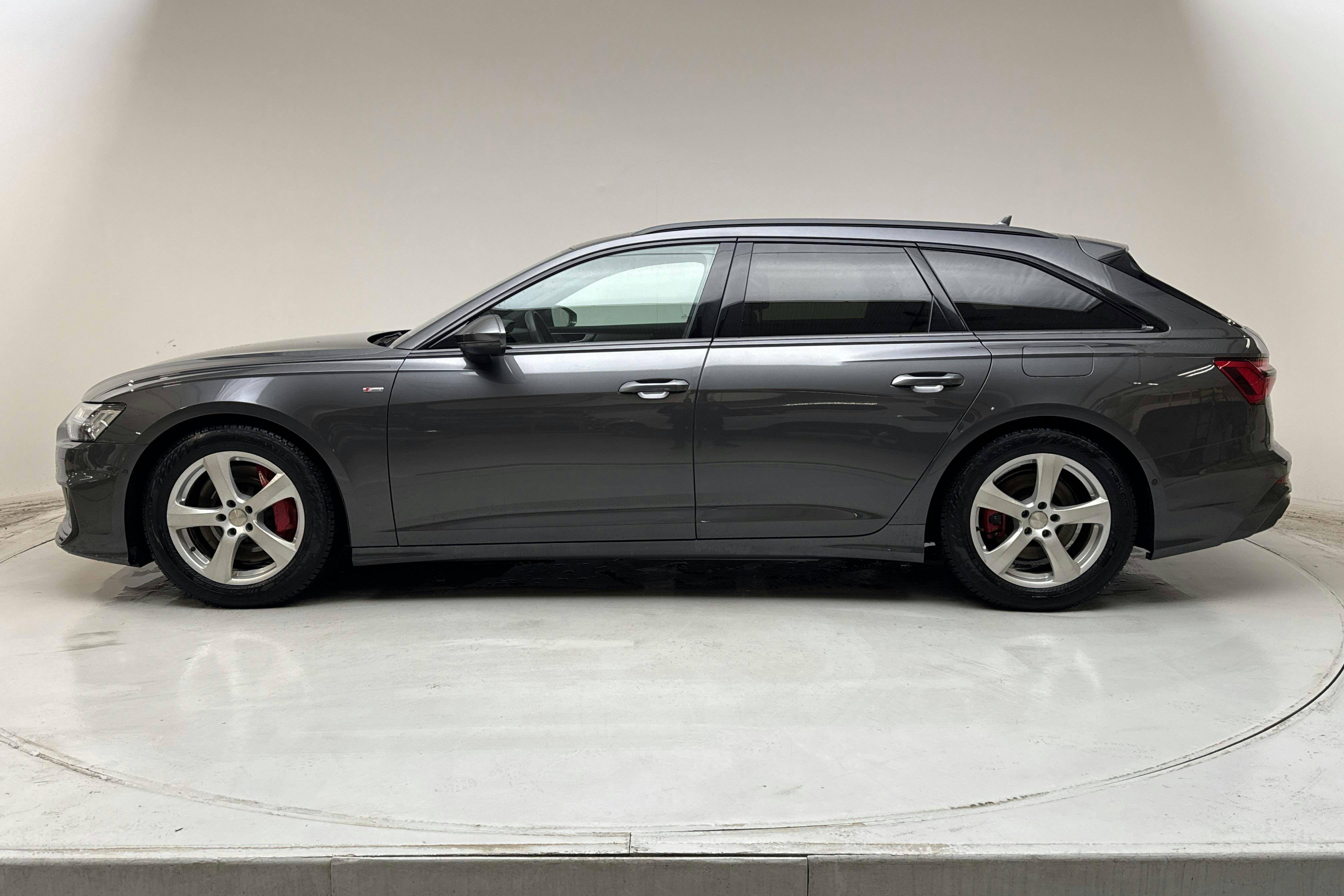 Presentation photo 2 of 20: Audi A6 Avant 55 TFSI e quattro (367hk) - 65 640 km - Automatic - gray - 2023