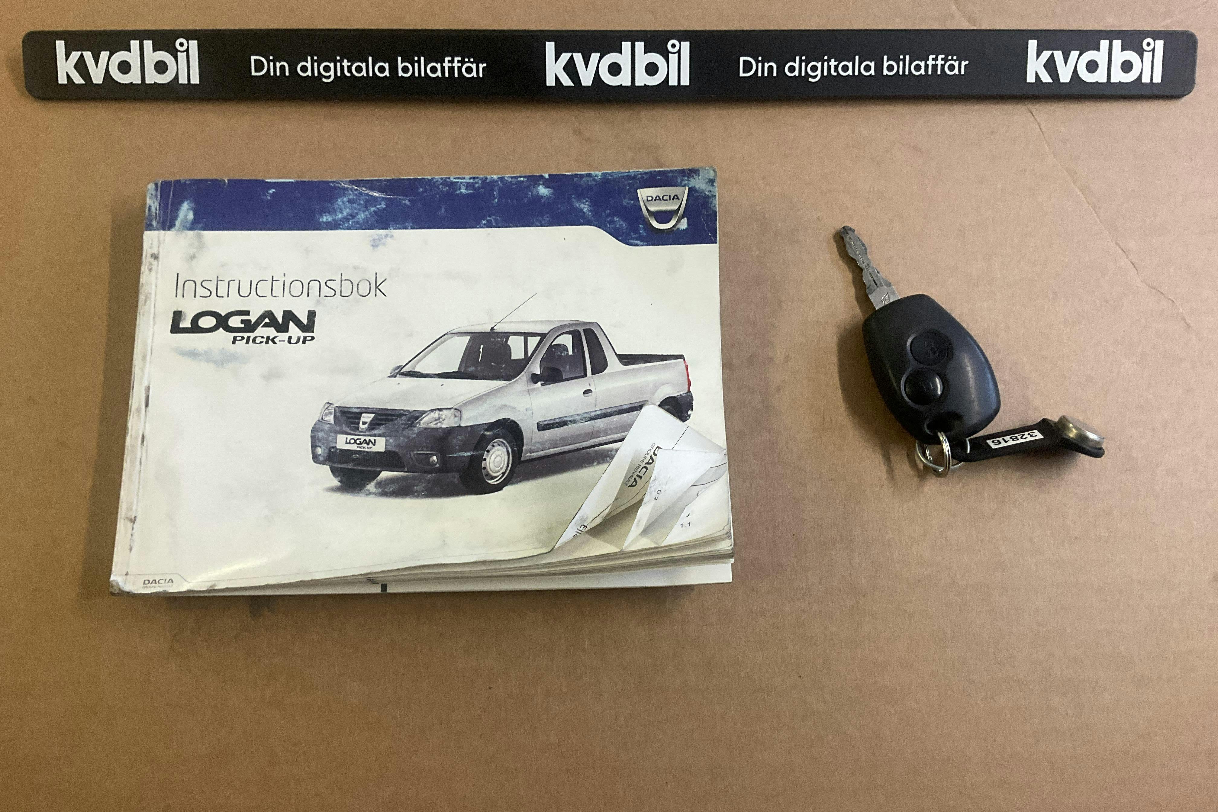 Presentation photo 11 of 11: Dacia Logan 1.5 dCi Eco2 Pickup (90hk) - 74 130 km - Manual - silver - 2012