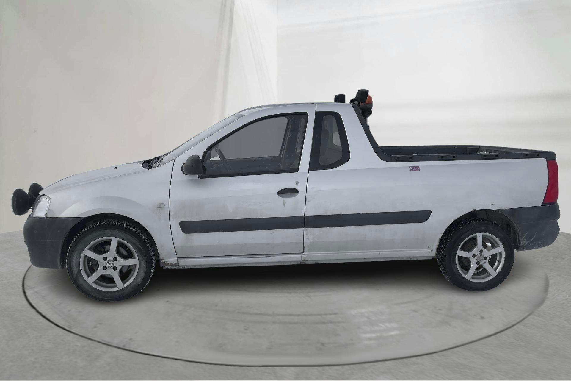 Presentation photo 2 of 11: Dacia Logan 1.5 dCi Eco2 Pickup (90hk) - 74 130 km - Manual - silver - 2012